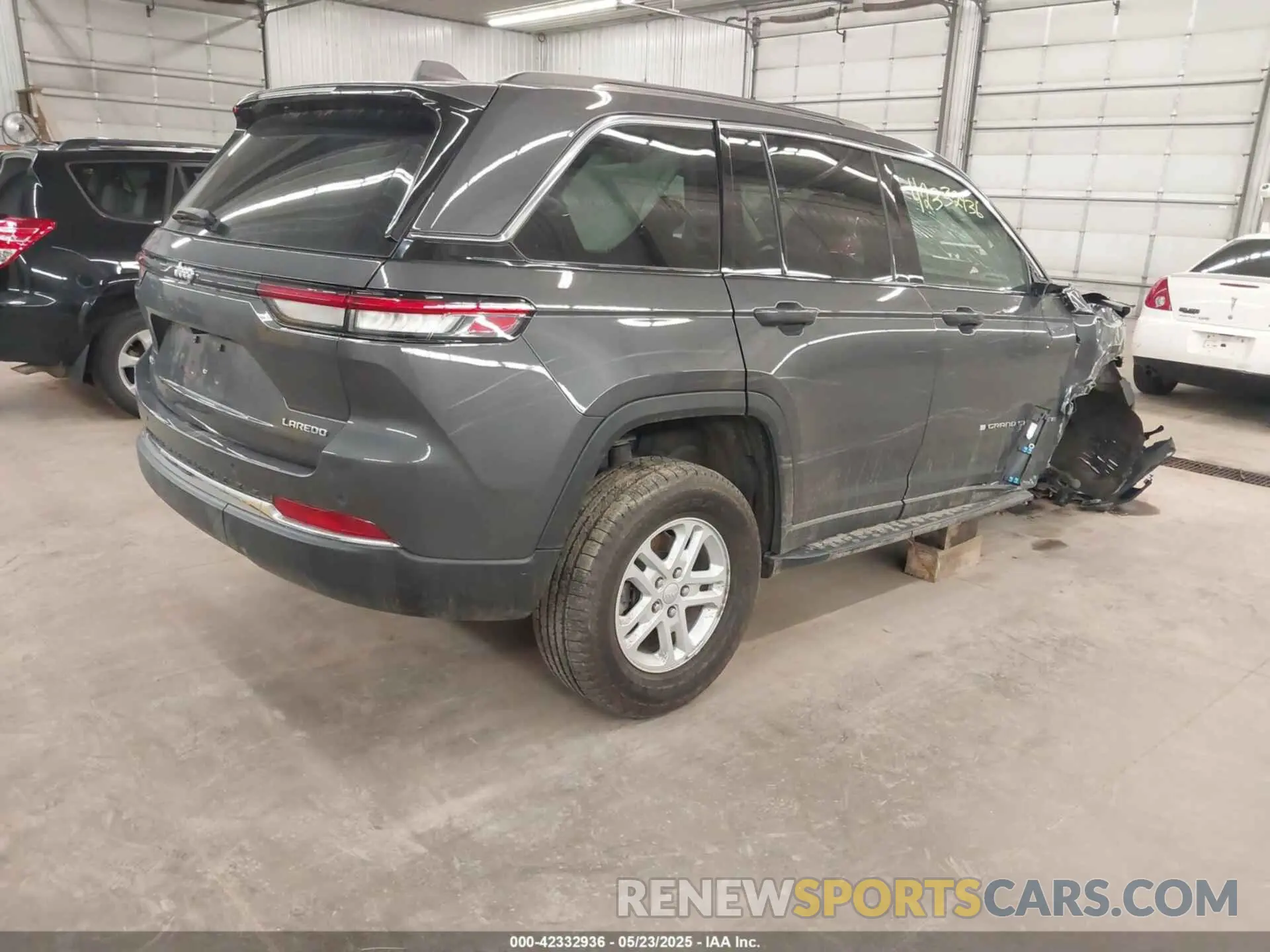 4 Photograph of a damaged car 1C4RJHAG3RC678977 JEEP GRAND CHEROKEE 2024