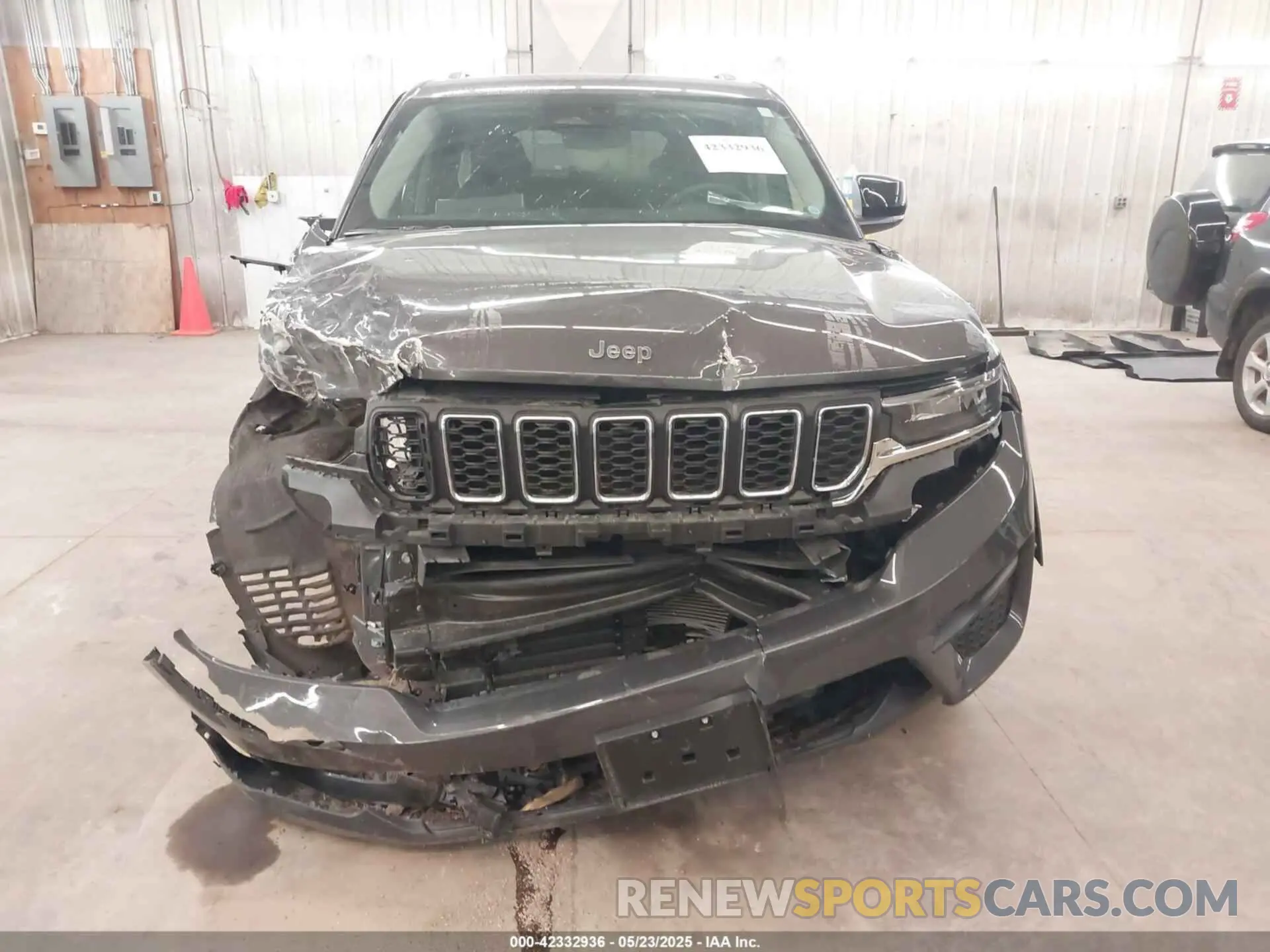 6 Photograph of a damaged car 1C4RJHAG3RC678977 JEEP GRAND CHEROKEE 2024