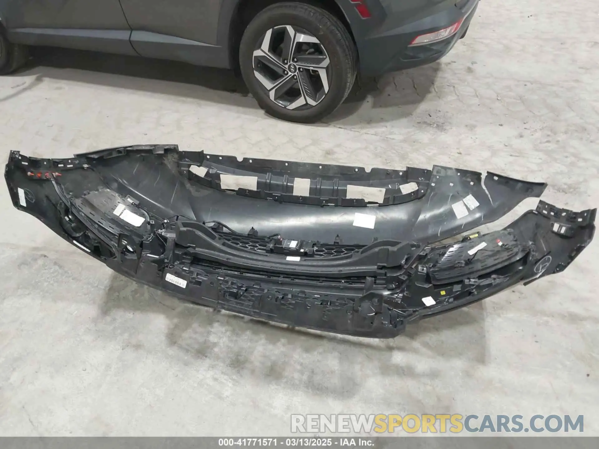 12 Photograph of a damaged car 1C4RJHAG4RC256622 JEEP GRAND CHEROKEE 2024