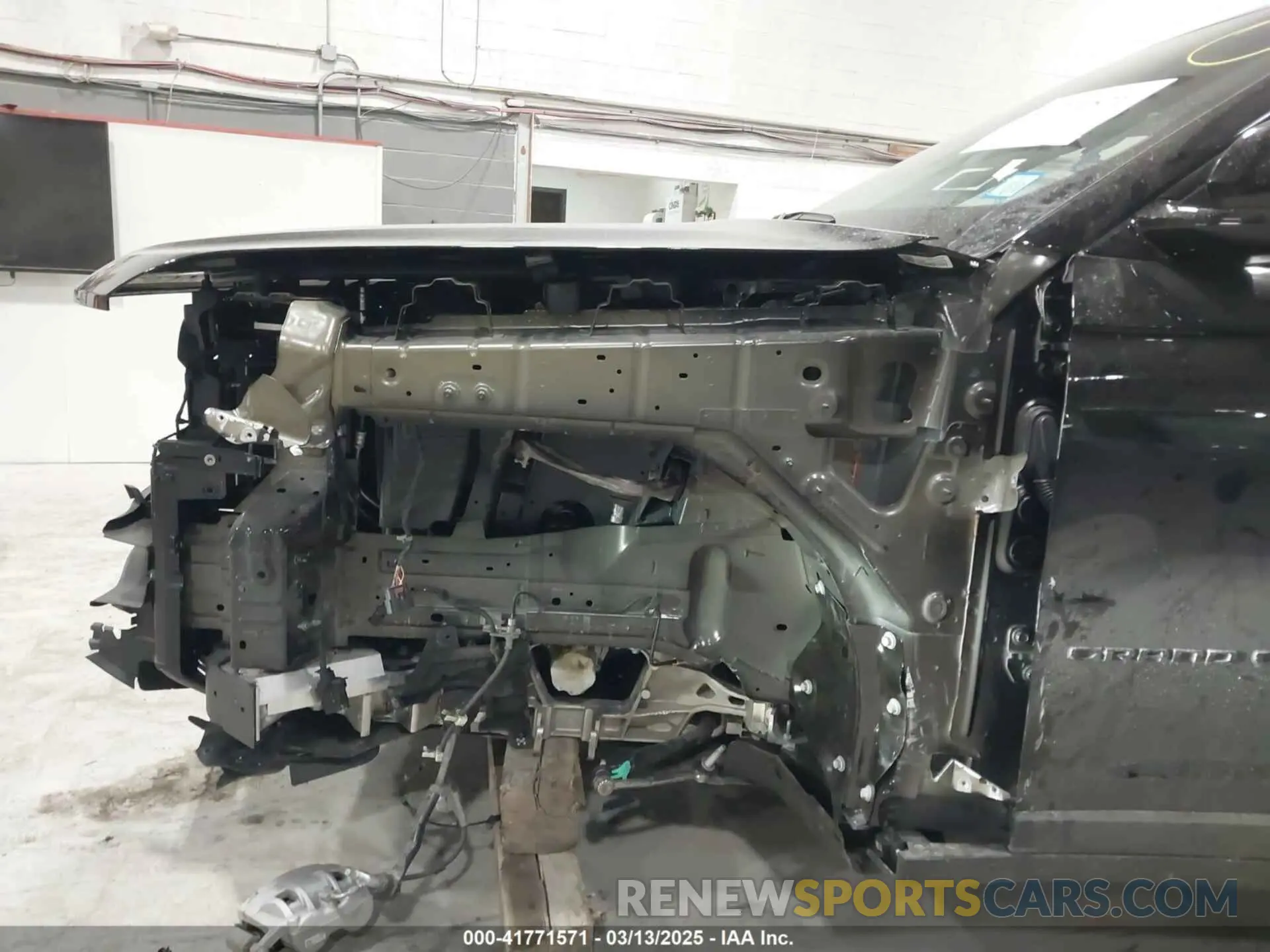 18 Photograph of a damaged car 1C4RJHAG4RC256622 JEEP GRAND CHEROKEE 2024