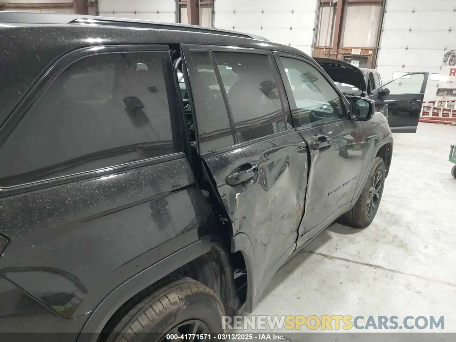 21 Photograph of a damaged car 1C4RJHAG4RC256622 JEEP GRAND CHEROKEE 2024