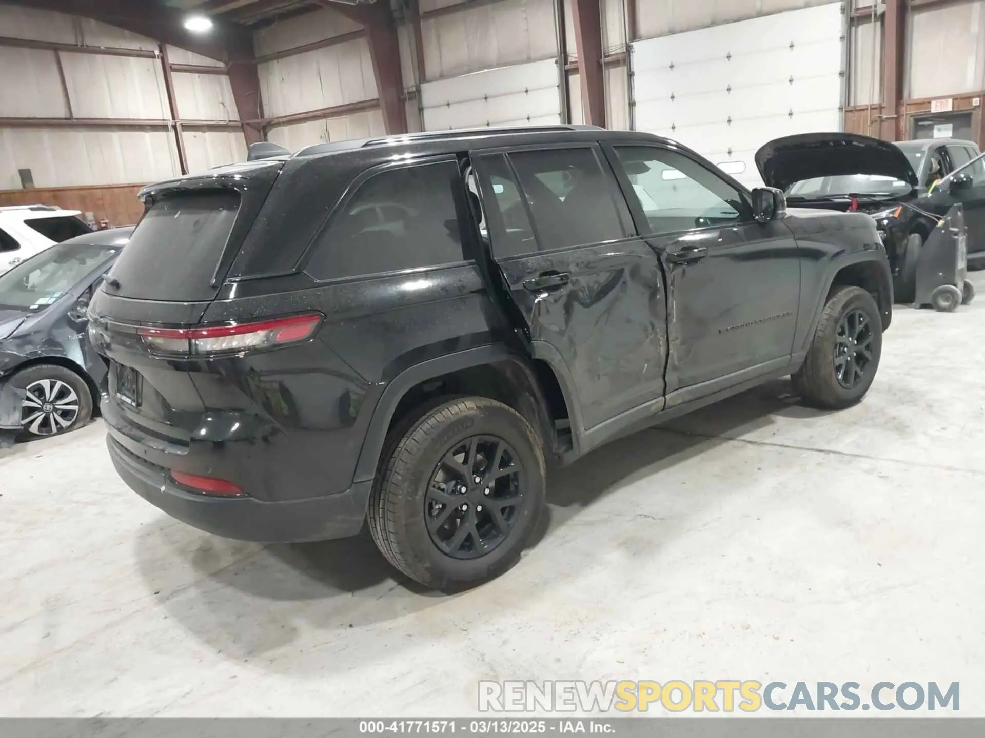 4 Photograph of a damaged car 1C4RJHAG4RC256622 JEEP GRAND CHEROKEE 2024