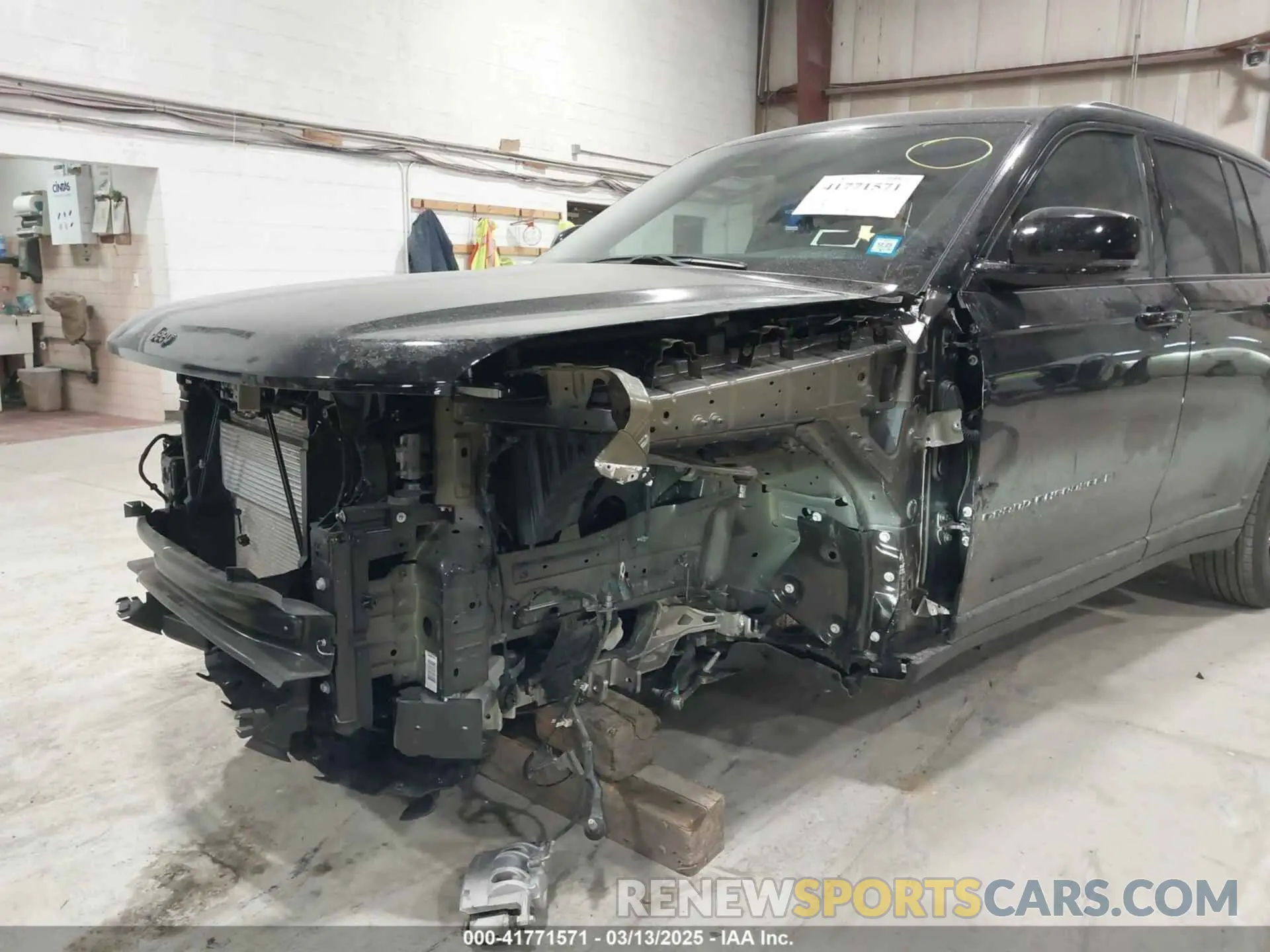 6 Photograph of a damaged car 1C4RJHAG4RC256622 JEEP GRAND CHEROKEE 2024