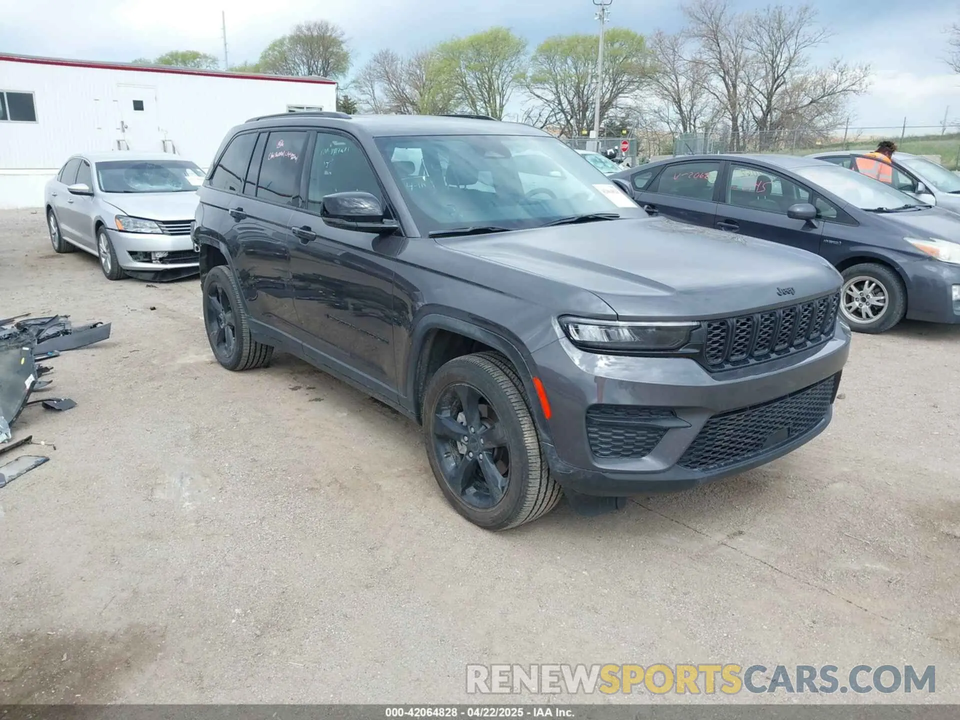 1 Photograph of a damaged car 1C4RJHAG5R8951467 JEEP GRAND CHEROKEE 2024