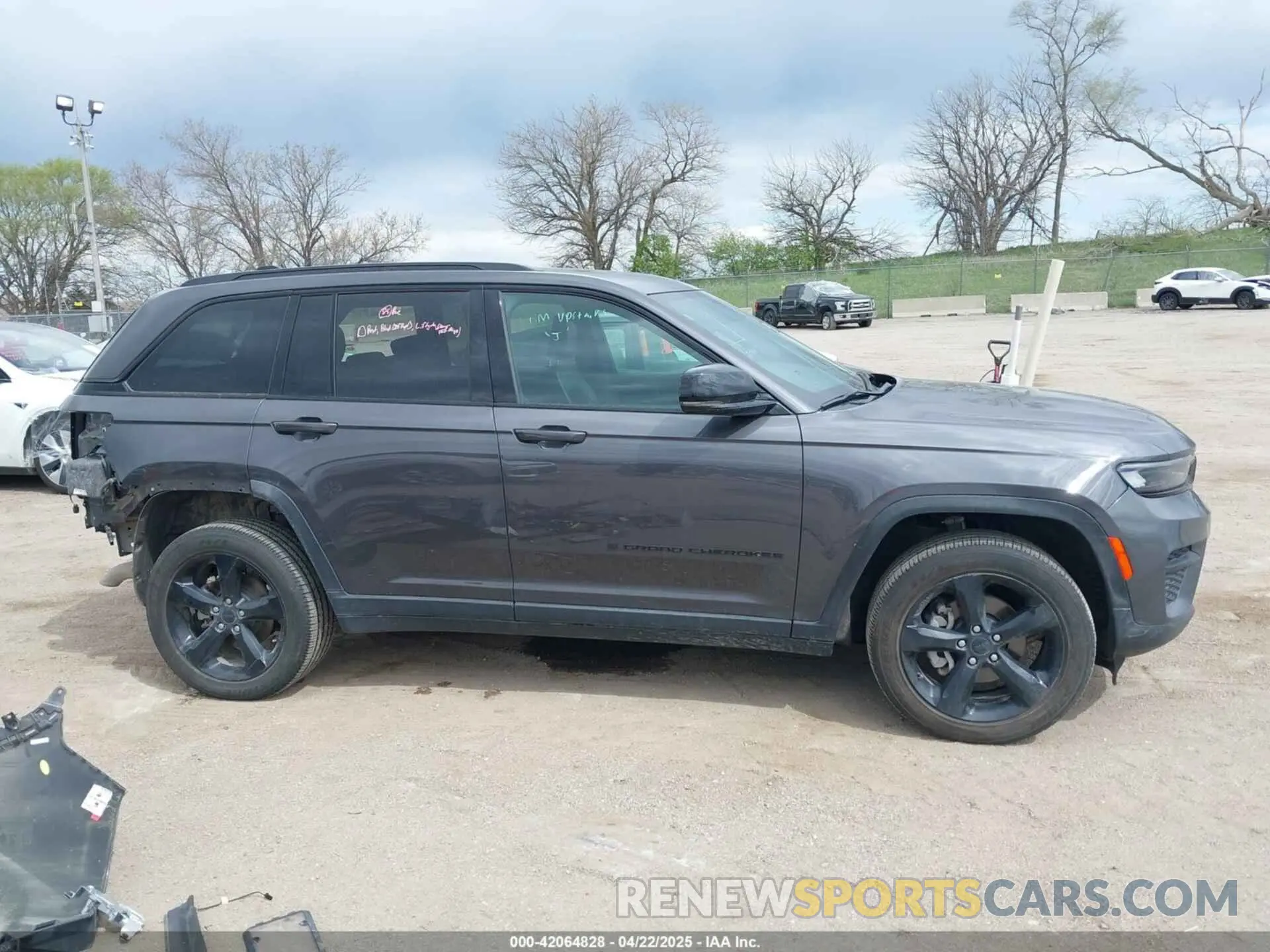 14 Photograph of a damaged car 1C4RJHAG5R8951467 JEEP GRAND CHEROKEE 2024