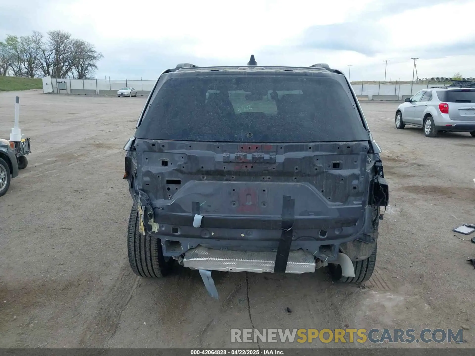 17 Photograph of a damaged car 1C4RJHAG5R8951467 JEEP GRAND CHEROKEE 2024