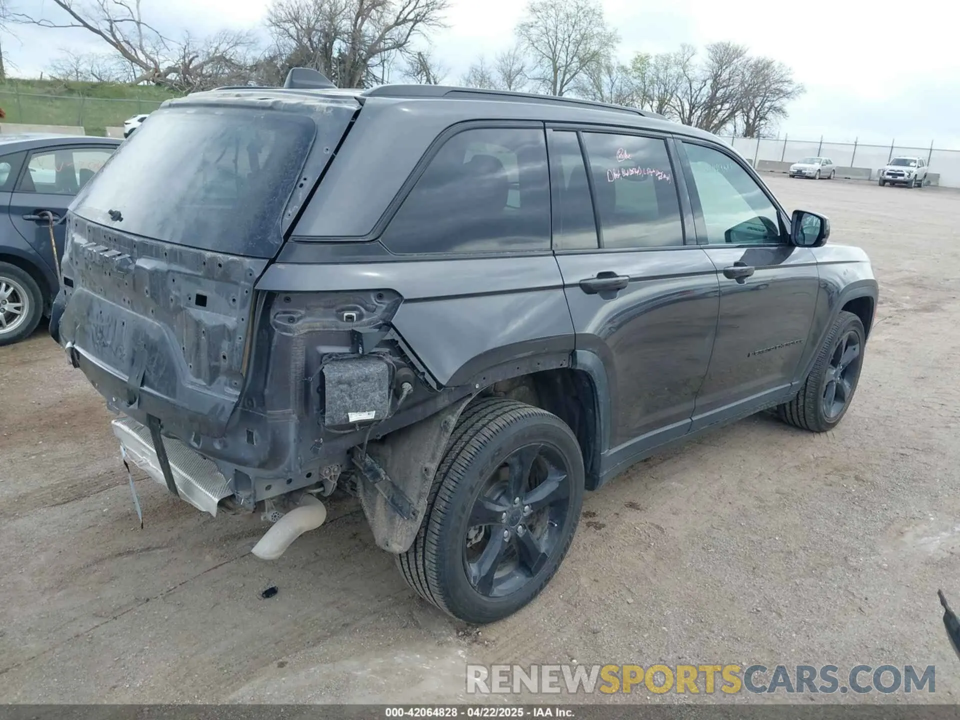 4 Photograph of a damaged car 1C4RJHAG5R8951467 JEEP GRAND CHEROKEE 2024