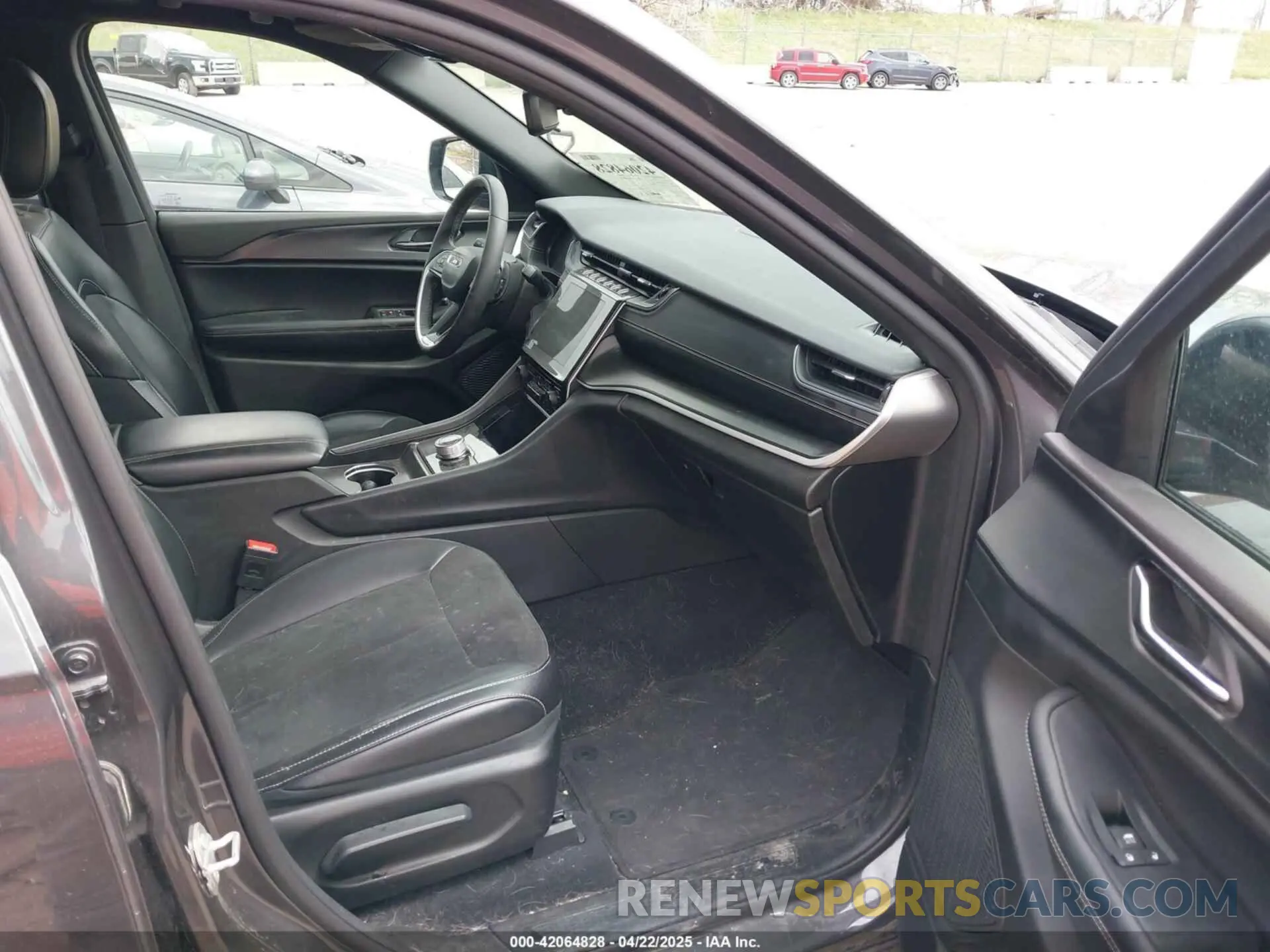 5 Photograph of a damaged car 1C4RJHAG5R8951467 JEEP GRAND CHEROKEE 2024