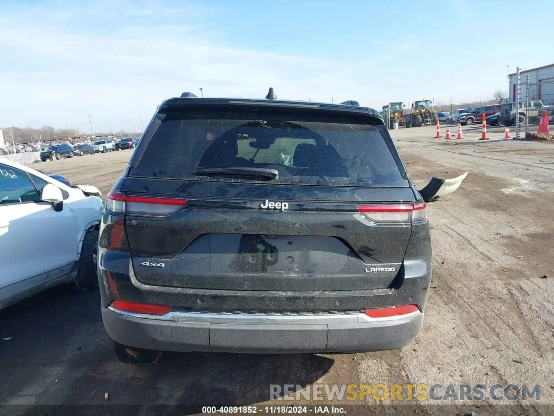 17 Photograph of a damaged car 1C4RJHAG7R8570736 JEEP GRAND CHEROKEE 2024