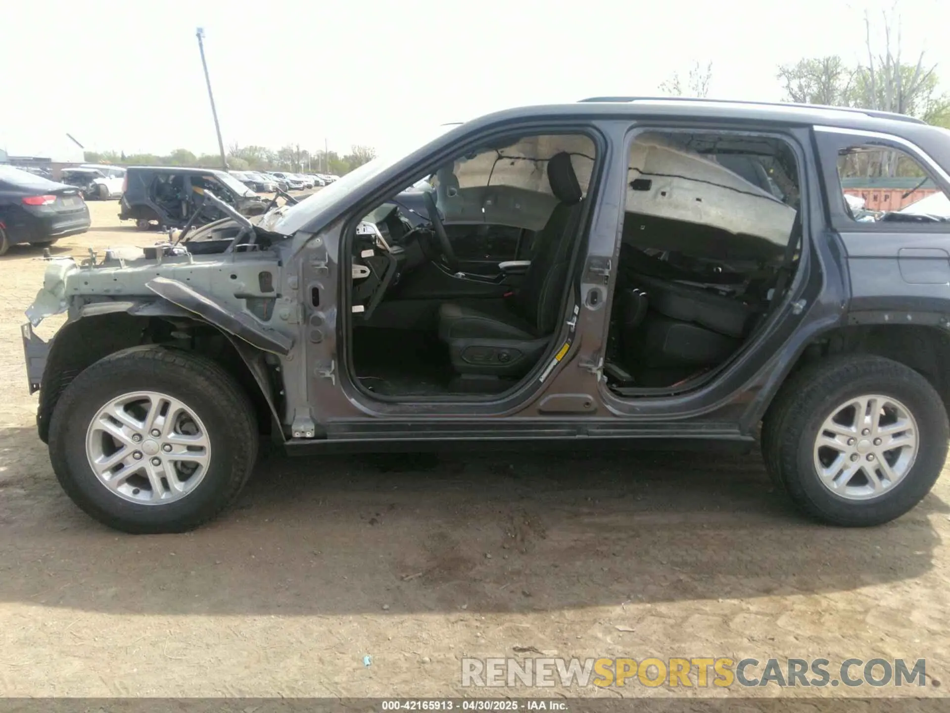 13 Photograph of a damaged car 1C4RJHAG7R8938932 JEEP GRAND CHEROKEE 2024