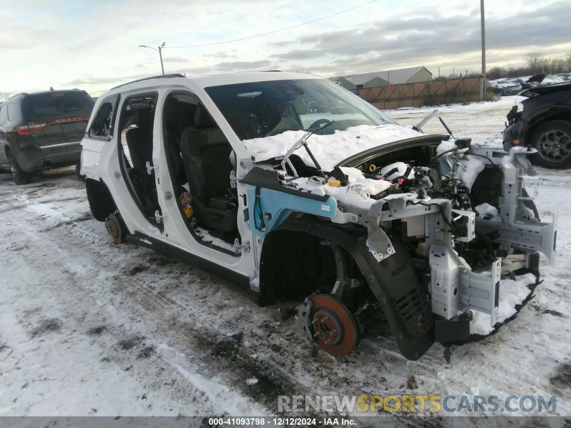 1 Photograph of a damaged car 1C4RJHAG7RC236090 JEEP GRAND CHEROKEE 2024