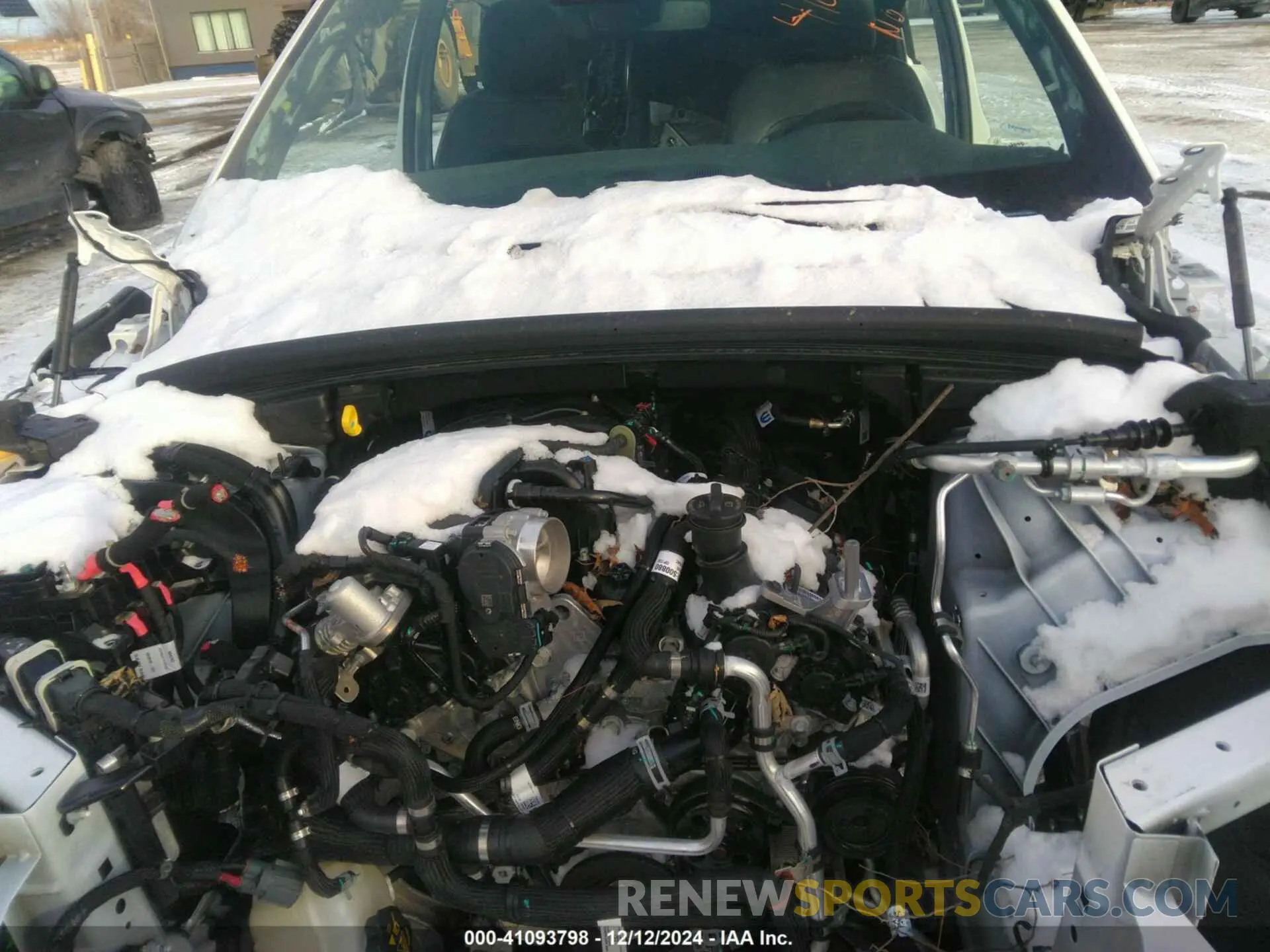 10 Photograph of a damaged car 1C4RJHAG7RC236090 JEEP GRAND CHEROKEE 2024