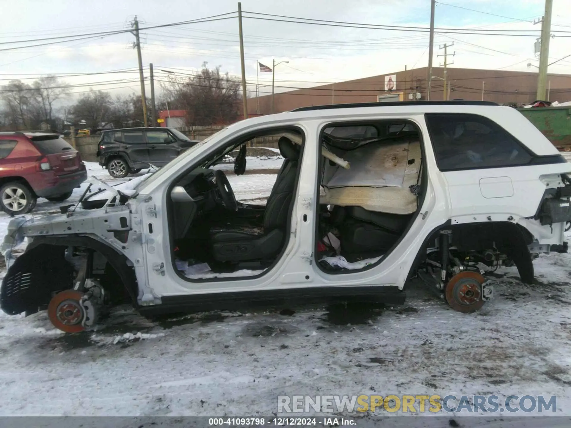 13 Photograph of a damaged car 1C4RJHAG7RC236090 JEEP GRAND CHEROKEE 2024
