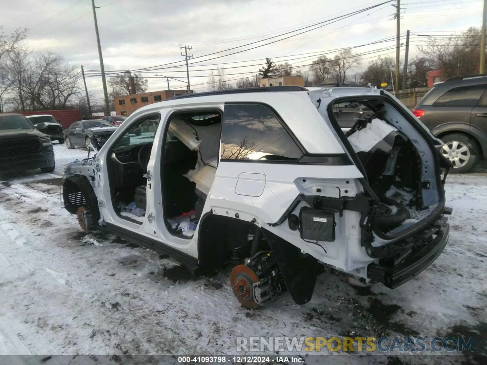 3 Photograph of a damaged car 1C4RJHAG7RC236090 JEEP GRAND CHEROKEE 2024