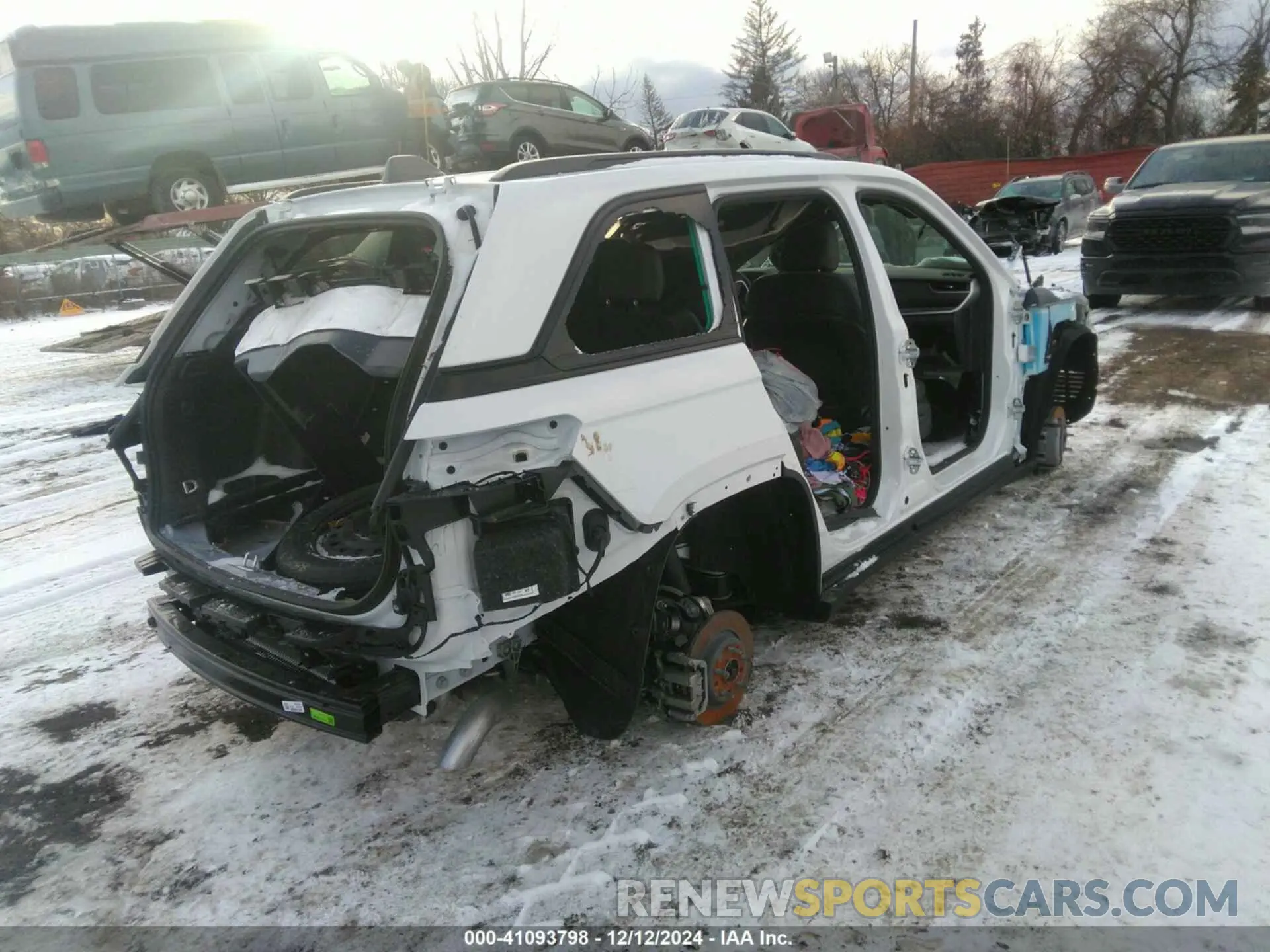 4 Photograph of a damaged car 1C4RJHAG7RC236090 JEEP GRAND CHEROKEE 2024