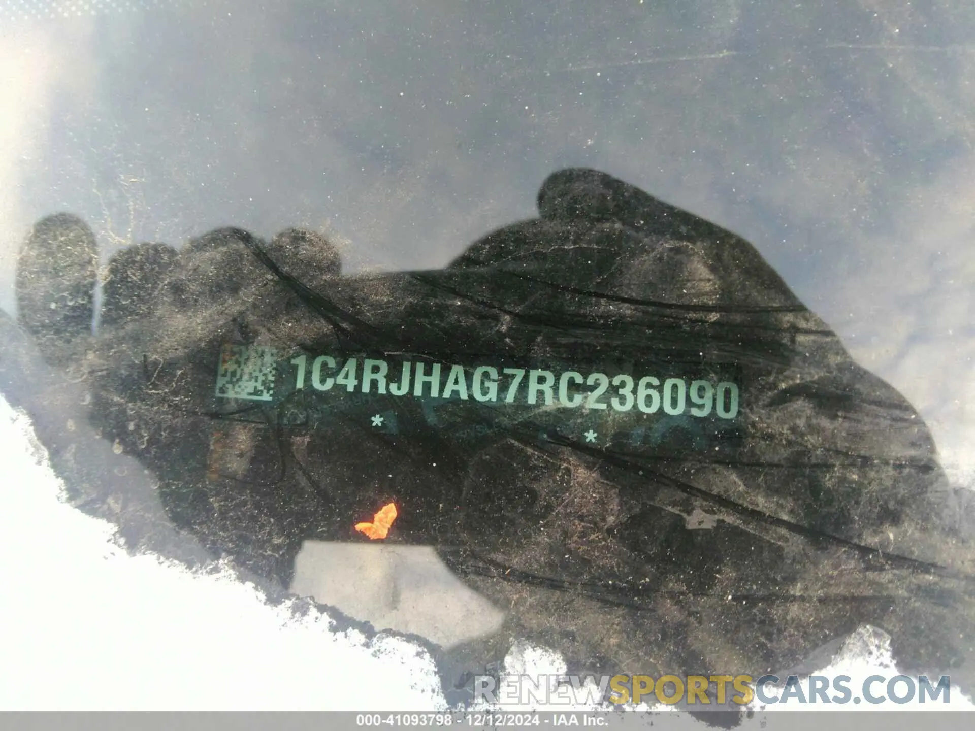 9 Photograph of a damaged car 1C4RJHAG7RC236090 JEEP GRAND CHEROKEE 2024