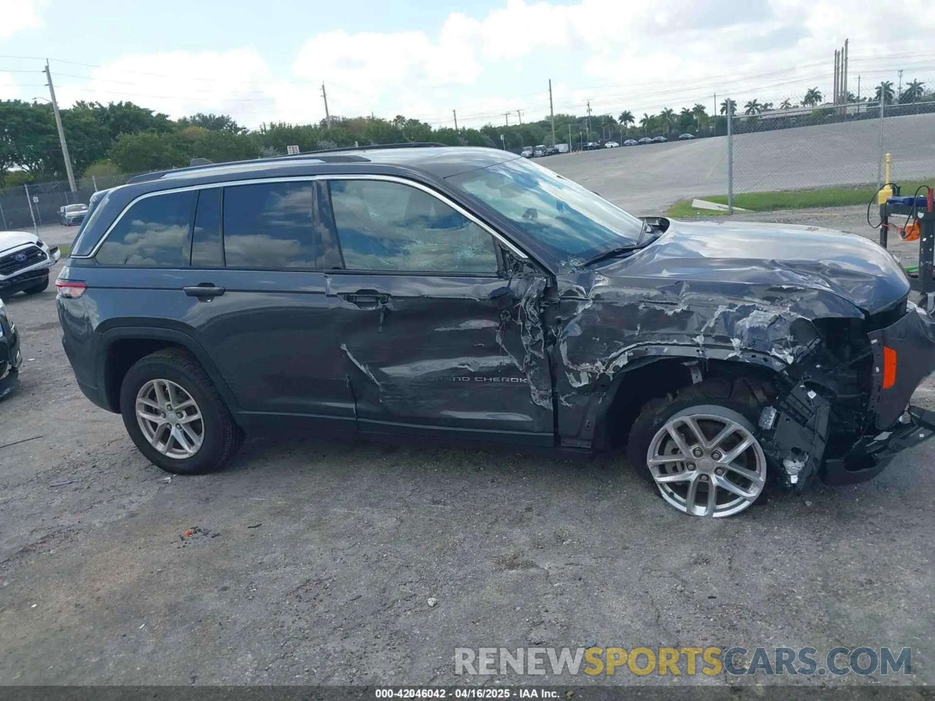 13 Photograph of a damaged car 1C4RJHAG7RC703637 JEEP GRAND CHEROKEE 2024