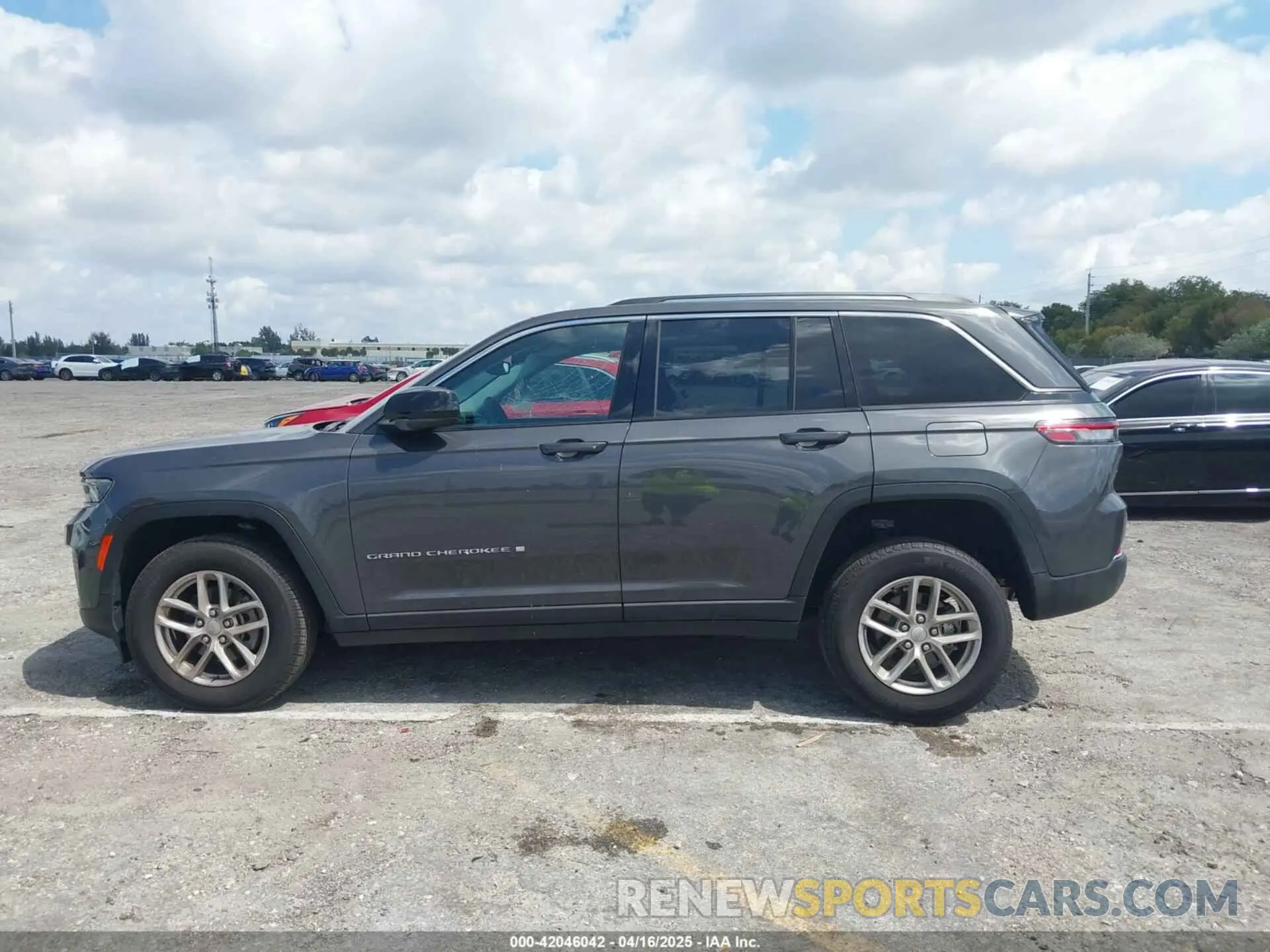 14 Photograph of a damaged car 1C4RJHAG7RC703637 JEEP GRAND CHEROKEE 2024