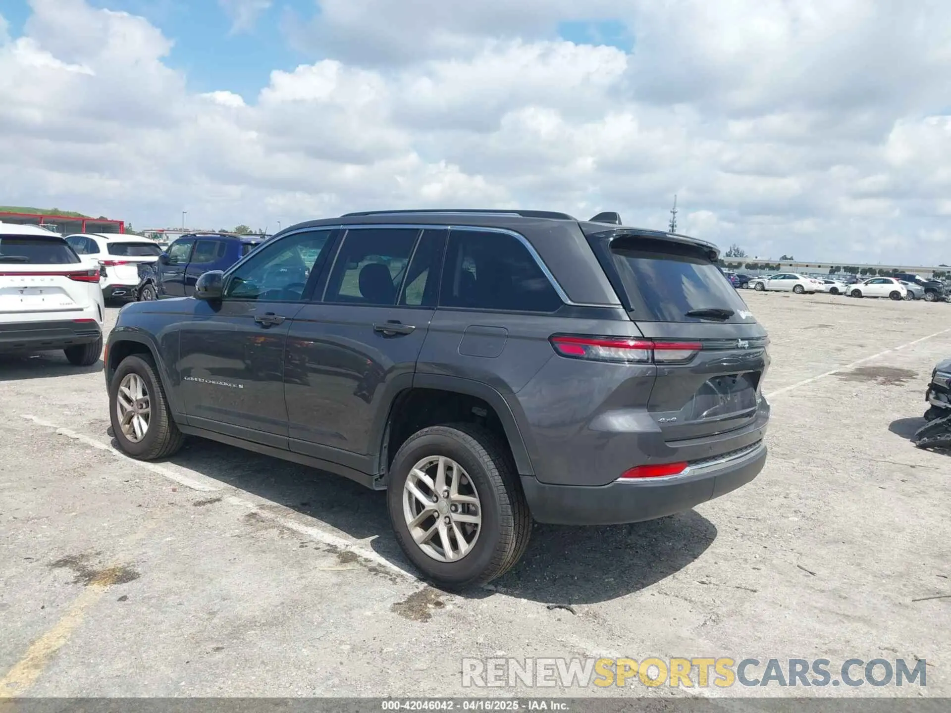 3 Photograph of a damaged car 1C4RJHAG7RC703637 JEEP GRAND CHEROKEE 2024