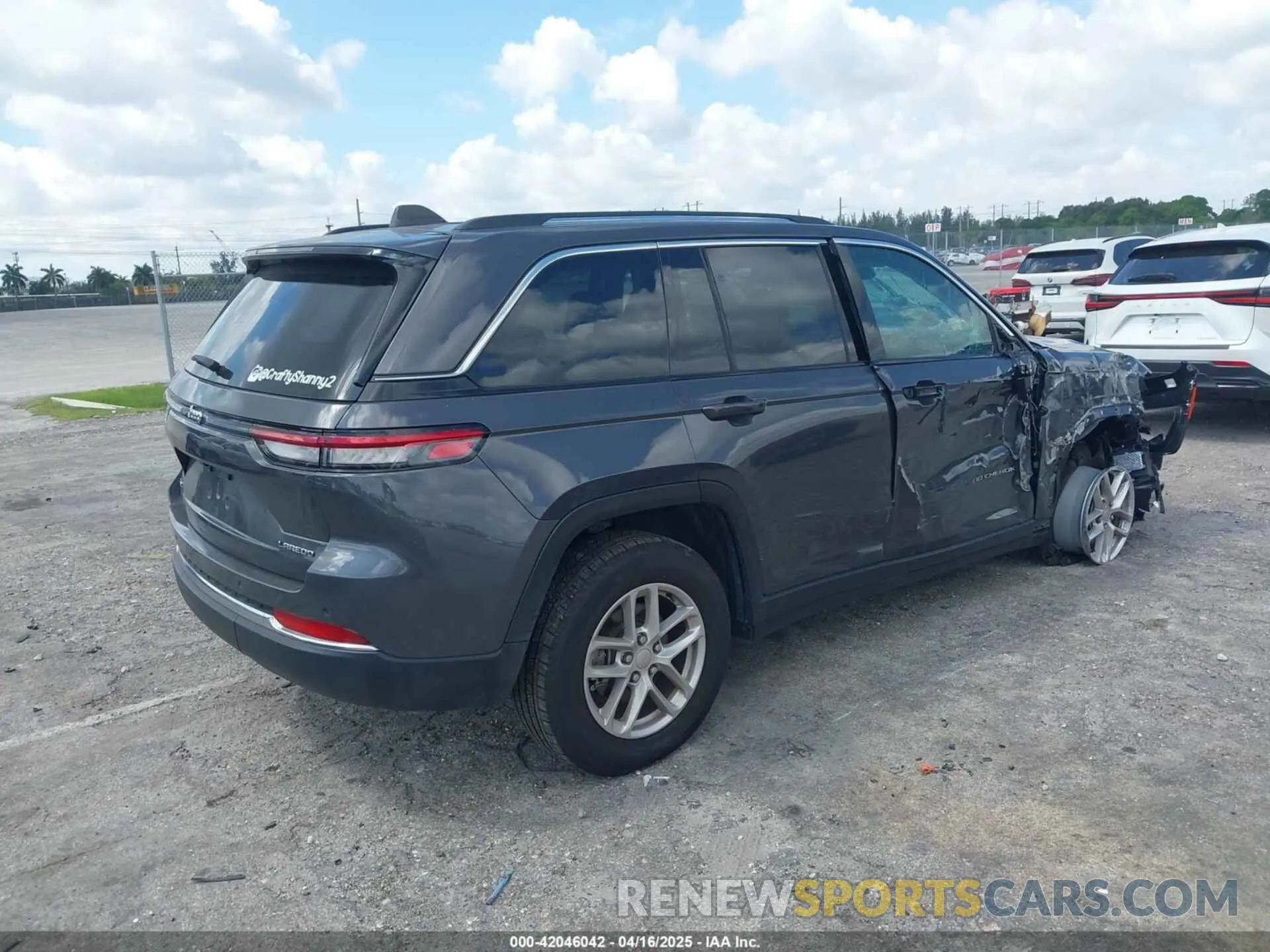 4 Photograph of a damaged car 1C4RJHAG7RC703637 JEEP GRAND CHEROKEE 2024