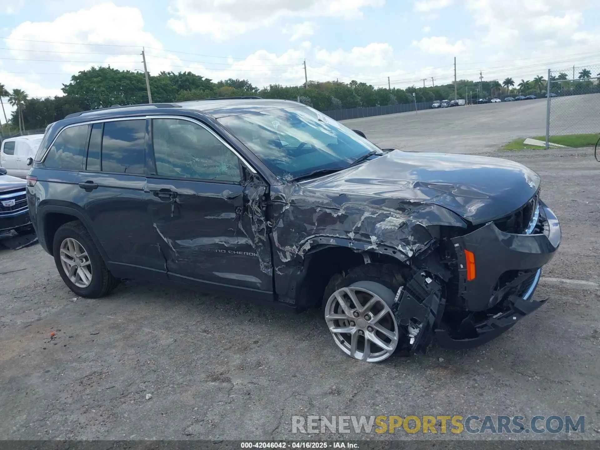 6 Photograph of a damaged car 1C4RJHAG7RC703637 JEEP GRAND CHEROKEE 2024