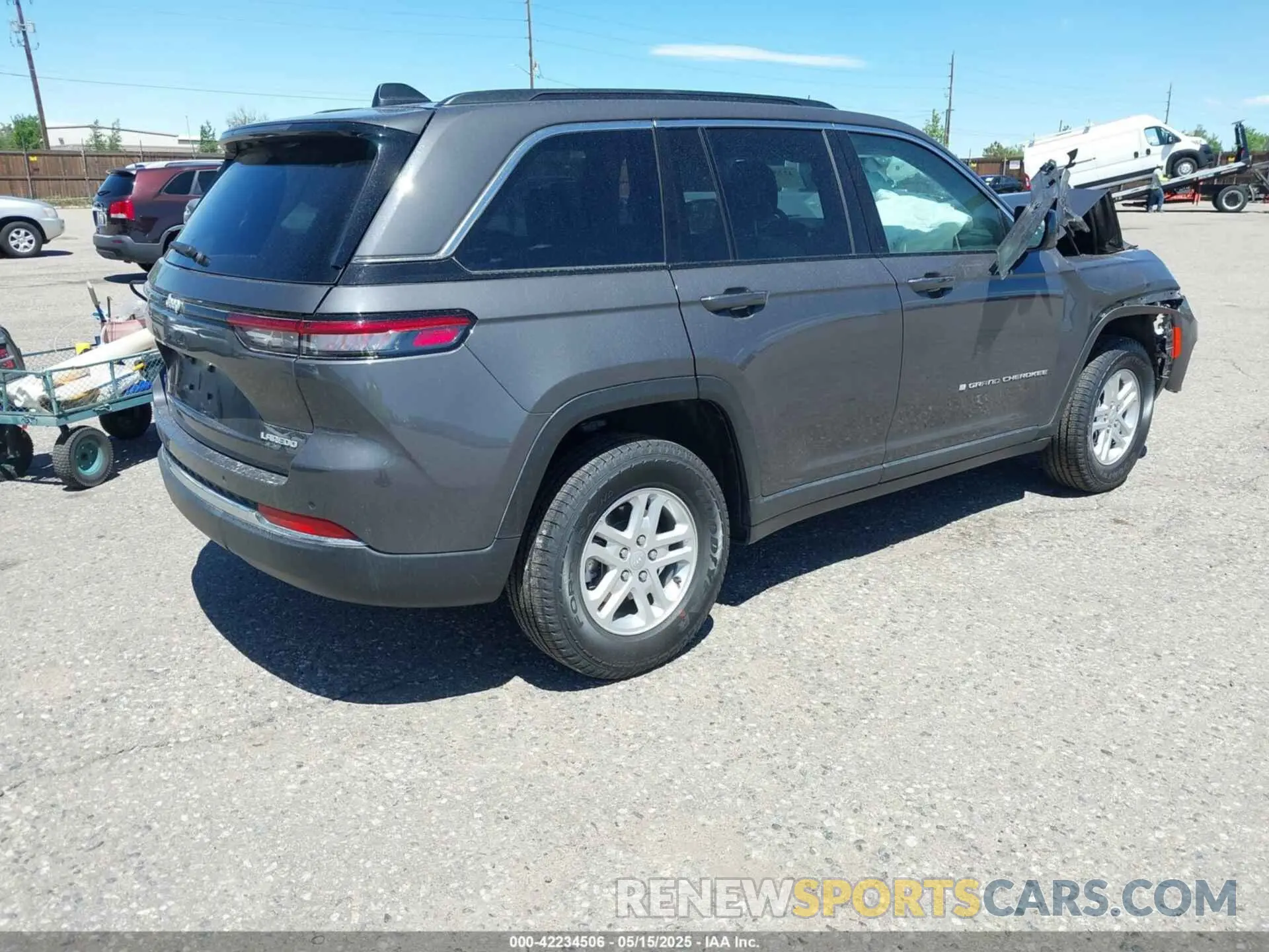4 Photograph of a damaged car 1C4RJHAG9RC184669 JEEP GRAND CHEROKEE 2024