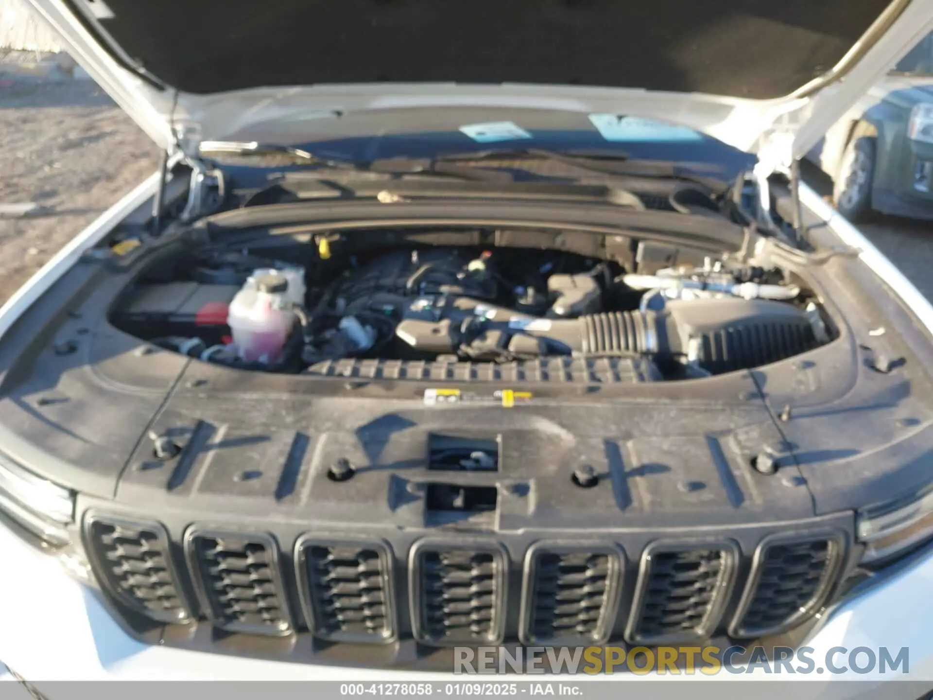 10 Photograph of a damaged car 1C4RJHAGXRC151597 JEEP GRAND CHEROKEE 2024