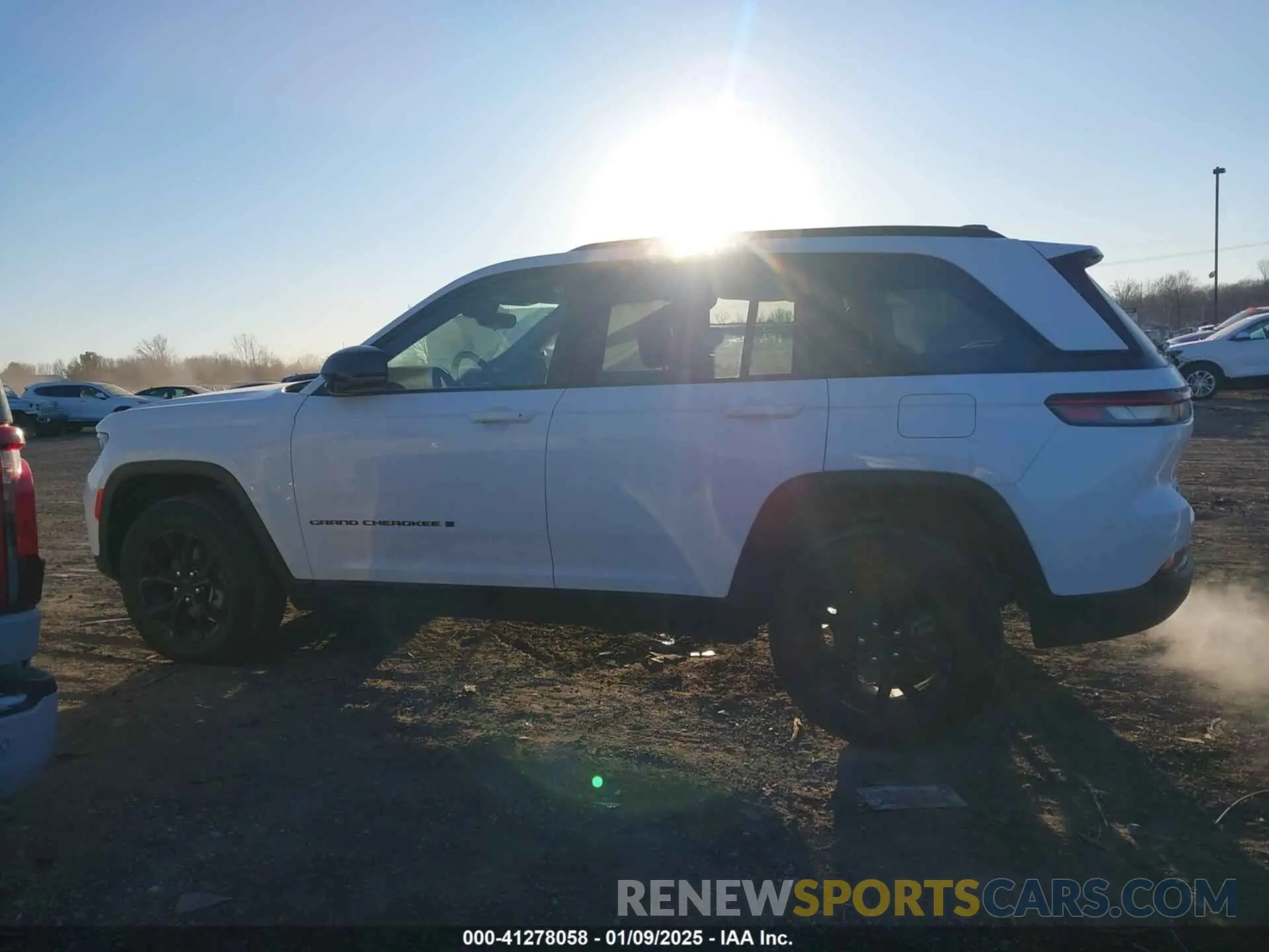 14 Photograph of a damaged car 1C4RJHAGXRC151597 JEEP GRAND CHEROKEE 2024