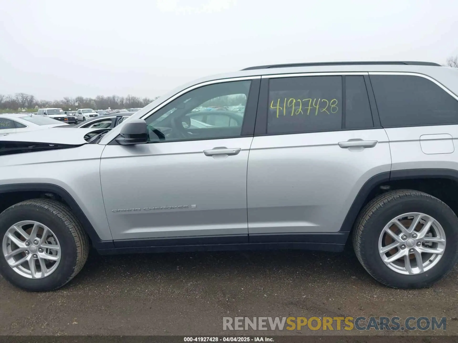 14 Photograph of a damaged car 1C4RJHAGXRC165256 JEEP GRAND CHEROKEE 2024