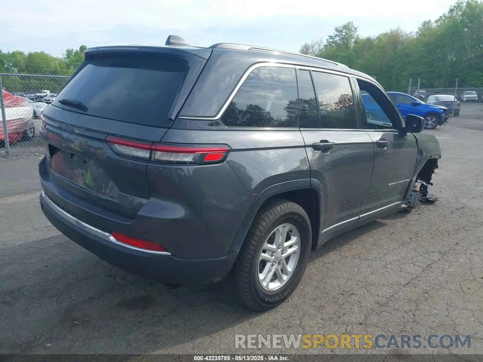4 Photograph of a damaged car 1C4RJHAGXRC176922 JEEP GRAND CHEROKEE 2024