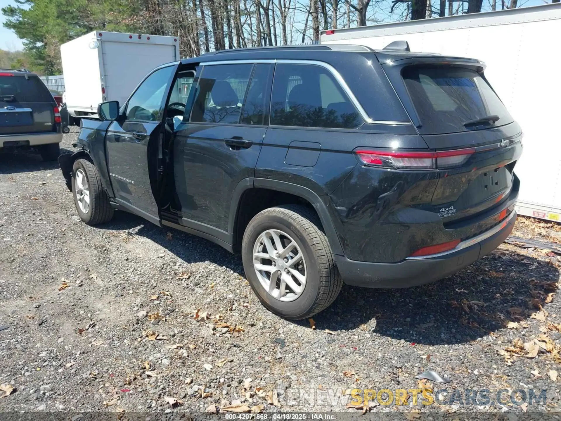 3 Photograph of a damaged car 1C4RJHAGXRC252560 JEEP GRAND CHEROKEE 2024