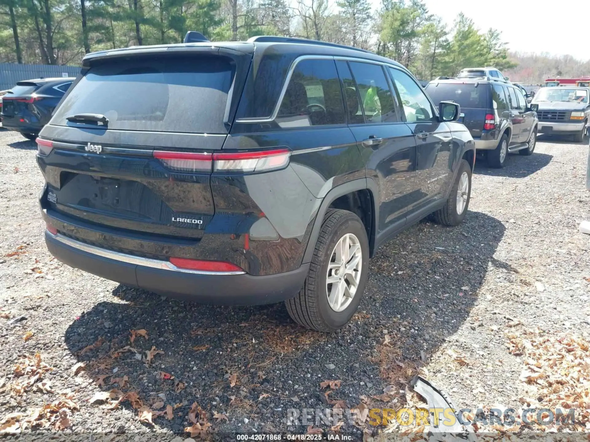 4 Photograph of a damaged car 1C4RJHAGXRC252560 JEEP GRAND CHEROKEE 2024