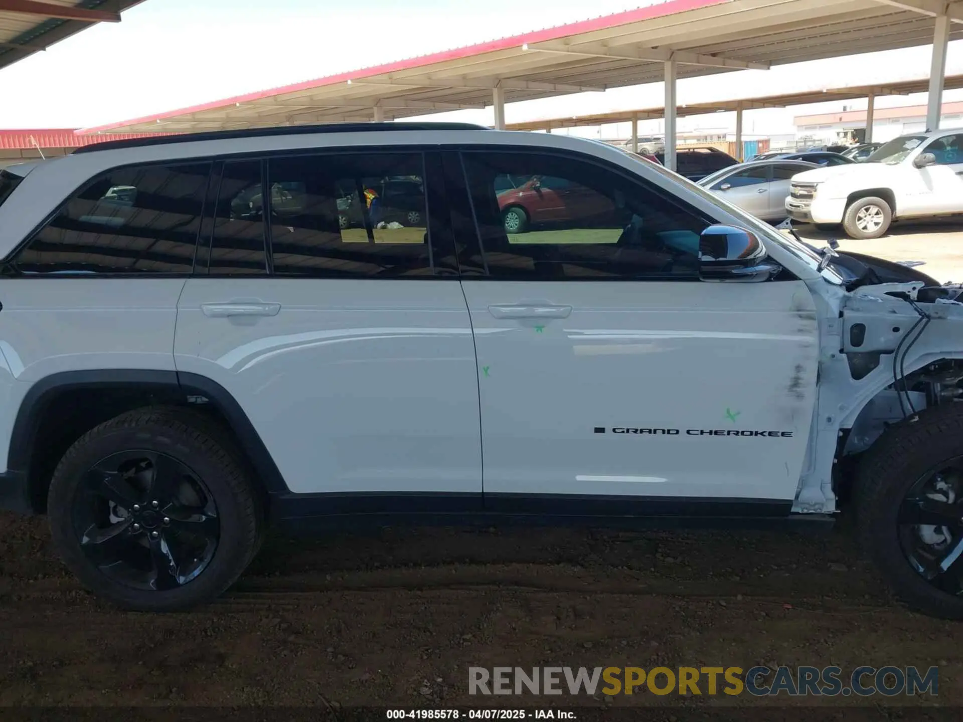 14 Photograph of a damaged car 1C4RJHBG0RC185384 JEEP GRAND CHEROKEE 2024