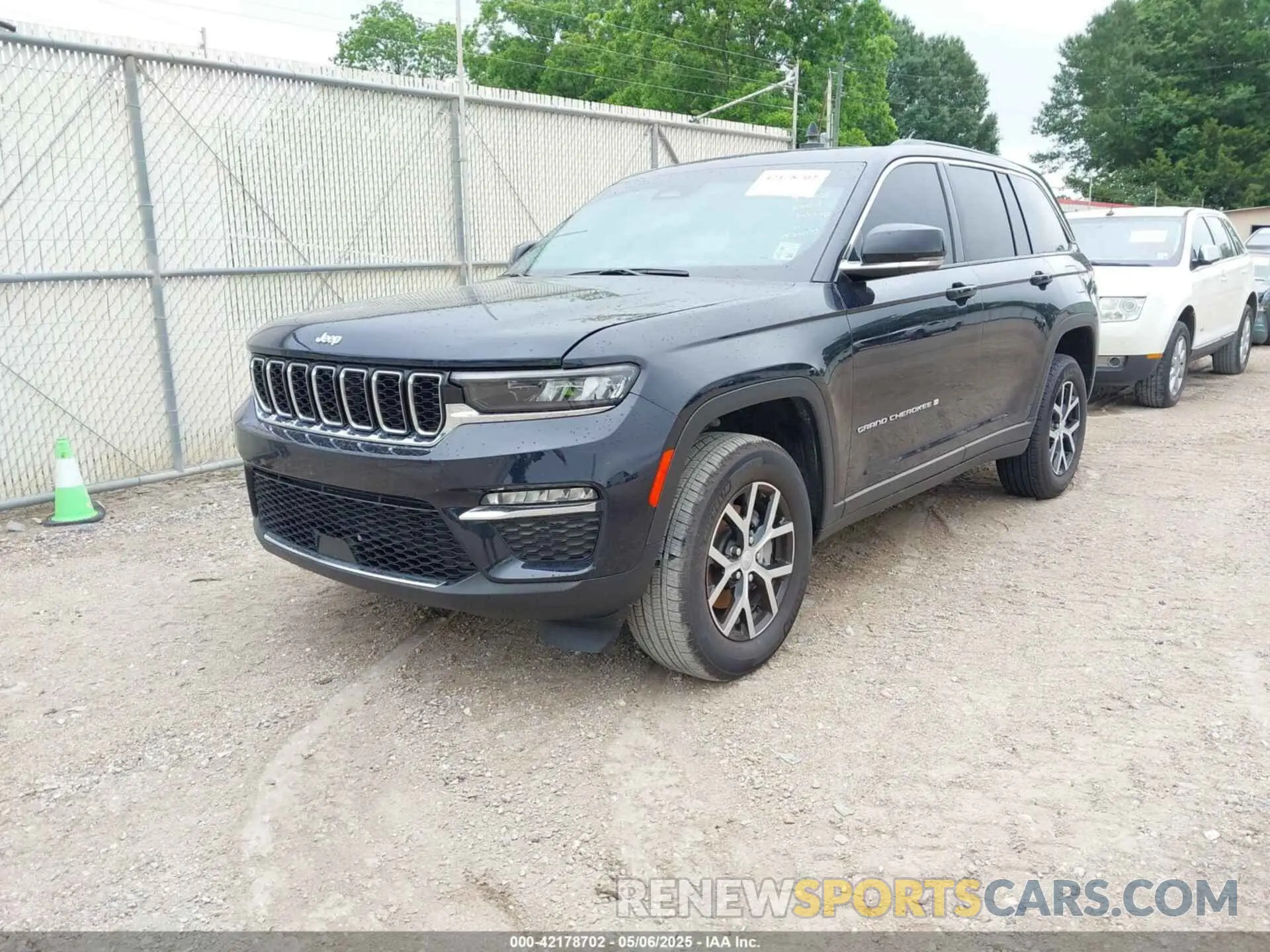 2 Photograph of a damaged car 1C4RJHBG0RC201731 JEEP GRAND CHEROKEE 2024