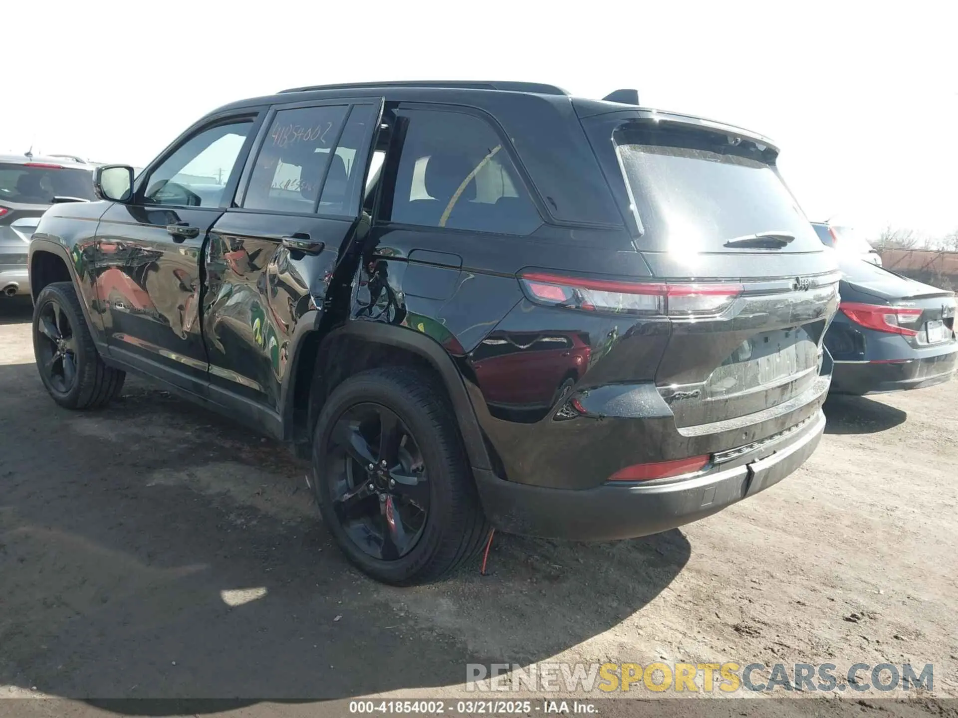 3 Photograph of a damaged car 1C4RJHBG2R8601244 JEEP GRAND CHEROKEE 2024