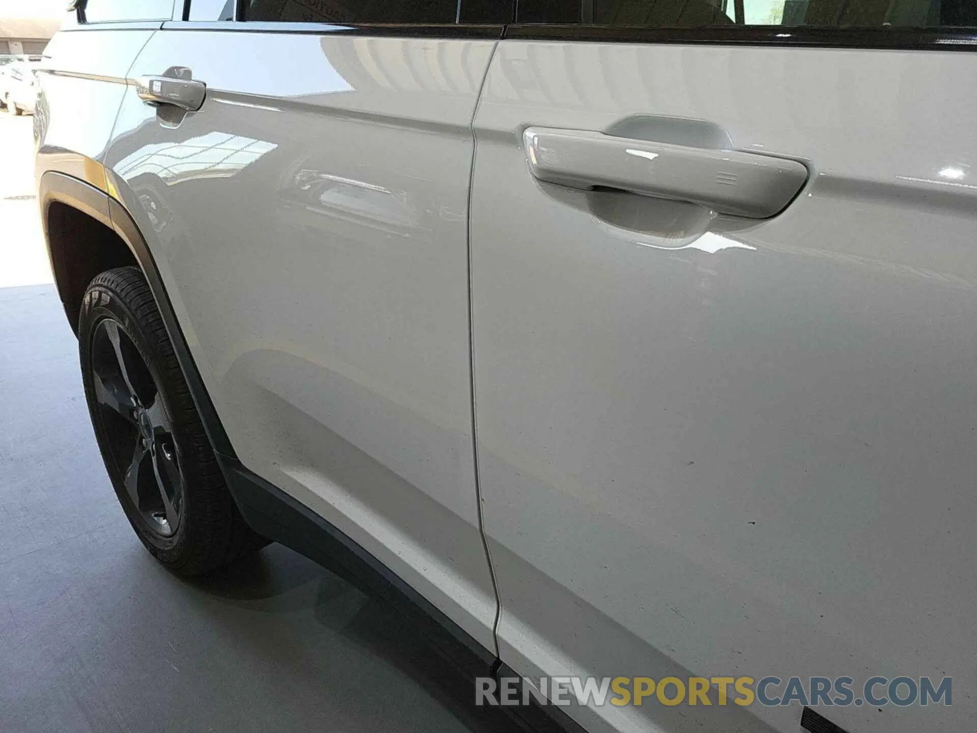 1 Photograph of a damaged car 1C4RJHBG2R8622210 JEEP GRAND CHEROKEE 2024