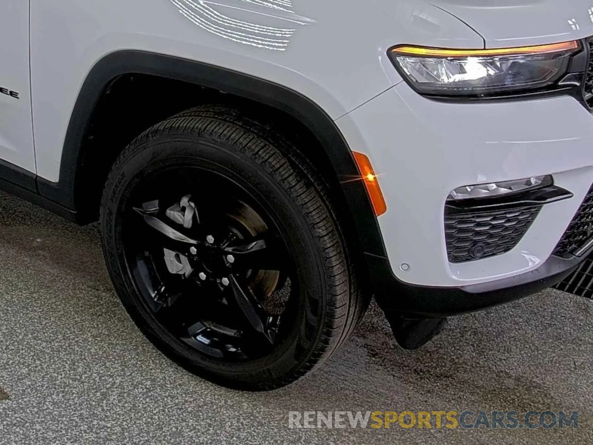 12 Photograph of a damaged car 1C4RJHBG2R8622210 JEEP GRAND CHEROKEE 2024