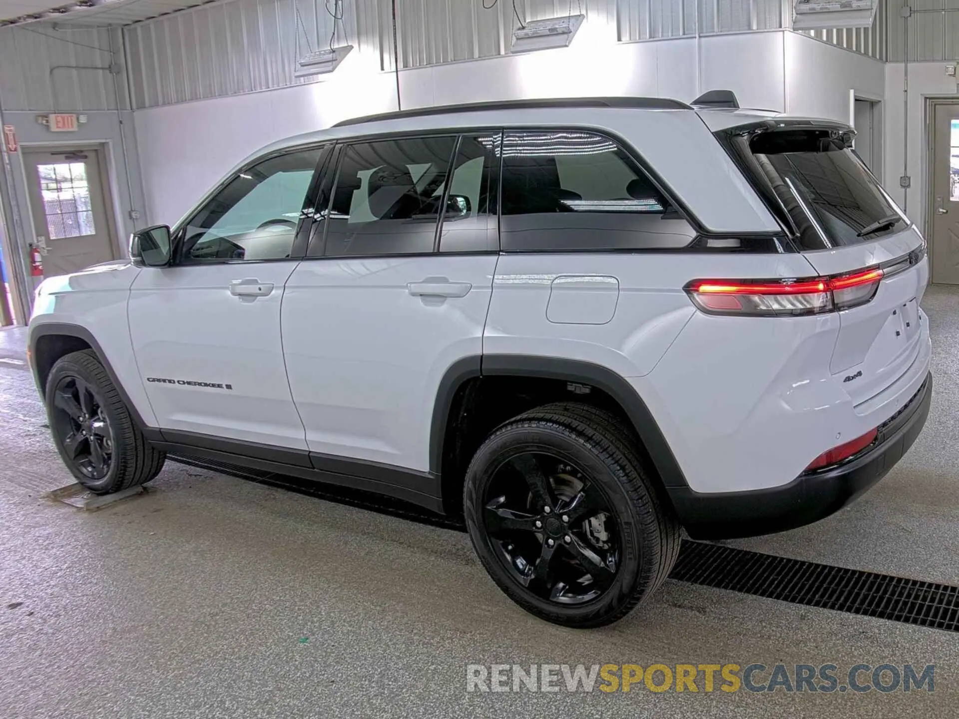 16 Photograph of a damaged car 1C4RJHBG2R8622210 JEEP GRAND CHEROKEE 2024