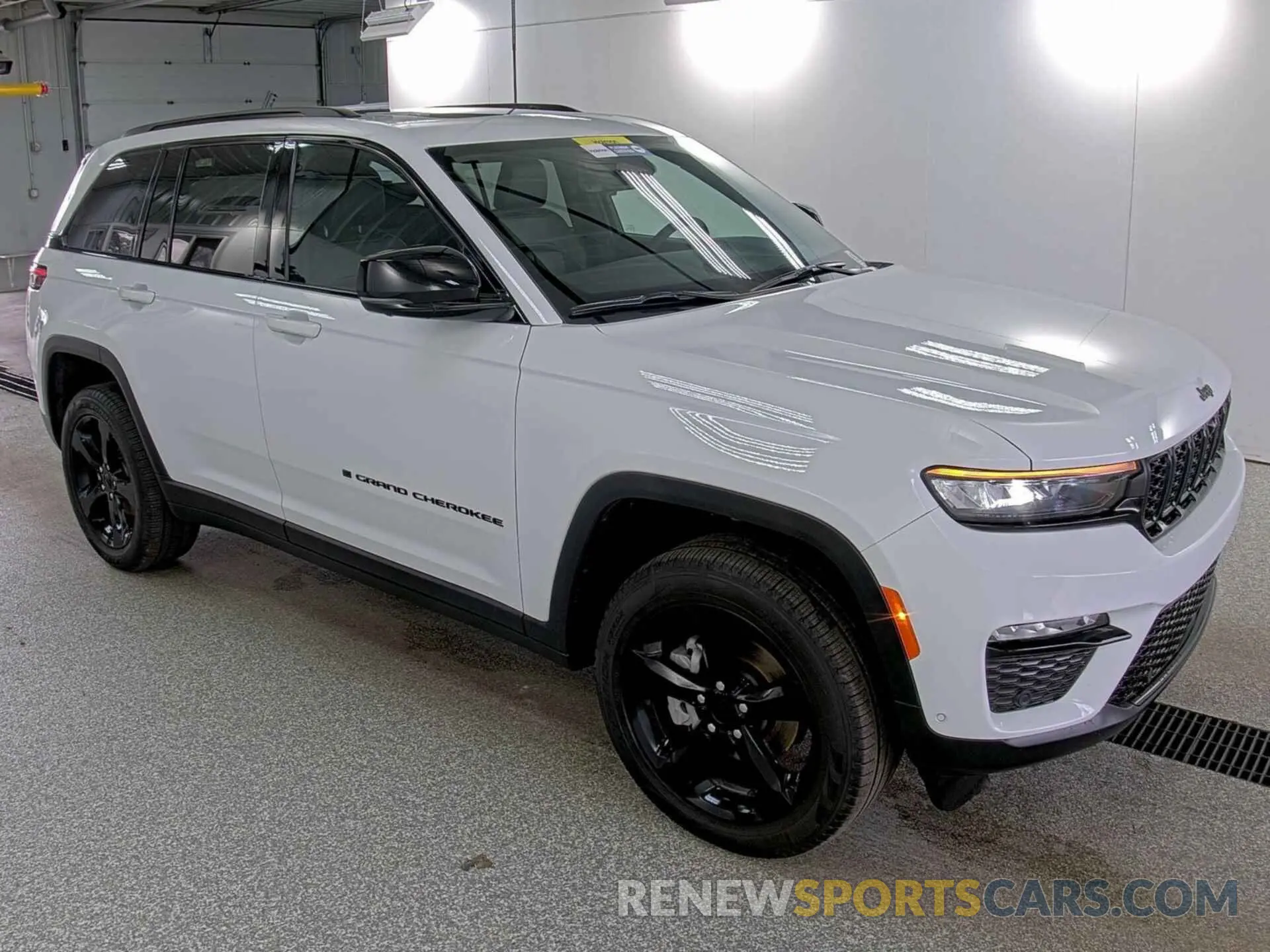 27 Photograph of a damaged car 1C4RJHBG2R8622210 JEEP GRAND CHEROKEE 2024