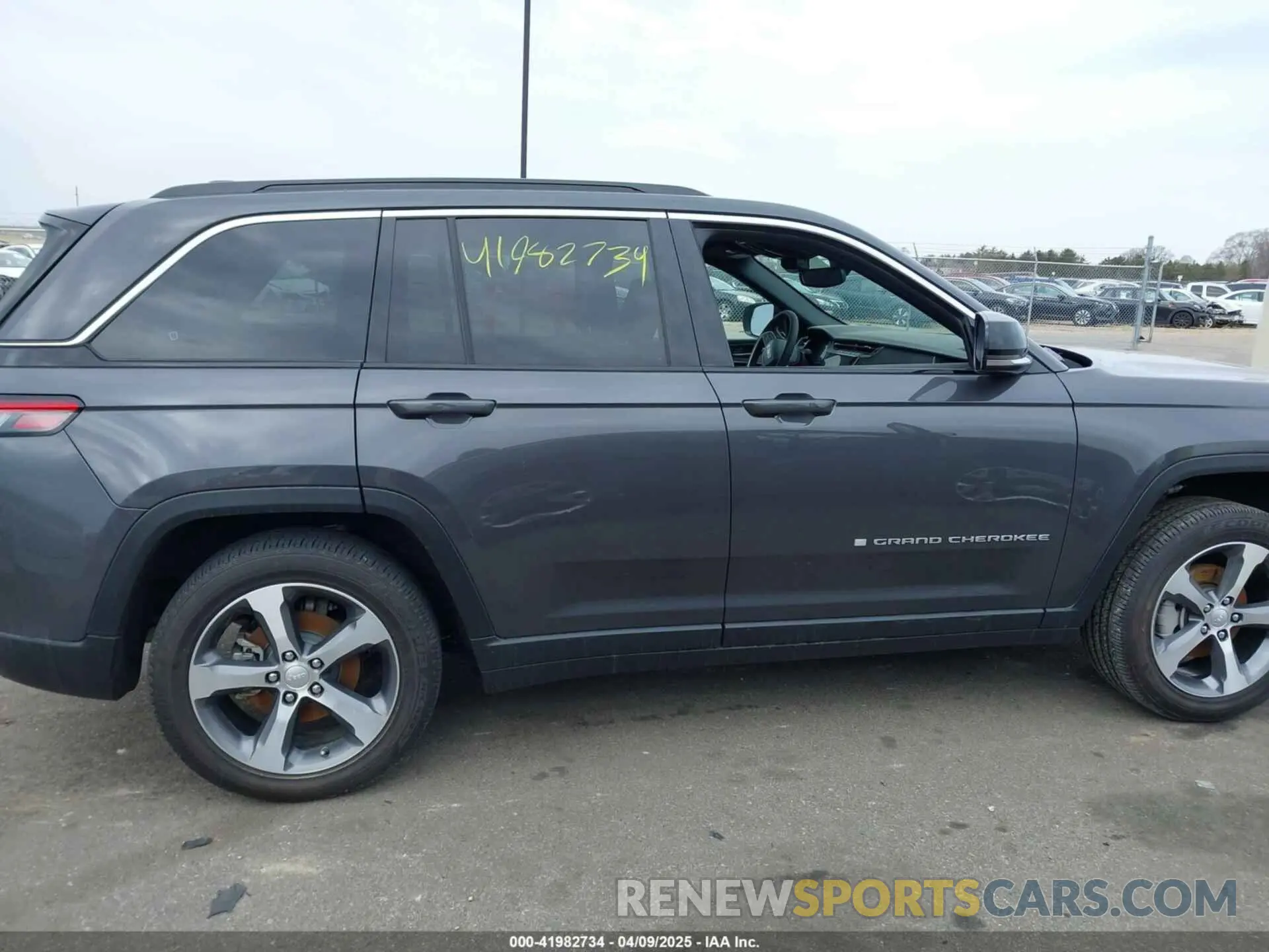 13 Photograph of a damaged car 1C4RJHBG2RC162673 JEEP GRAND CHEROKEE 2024