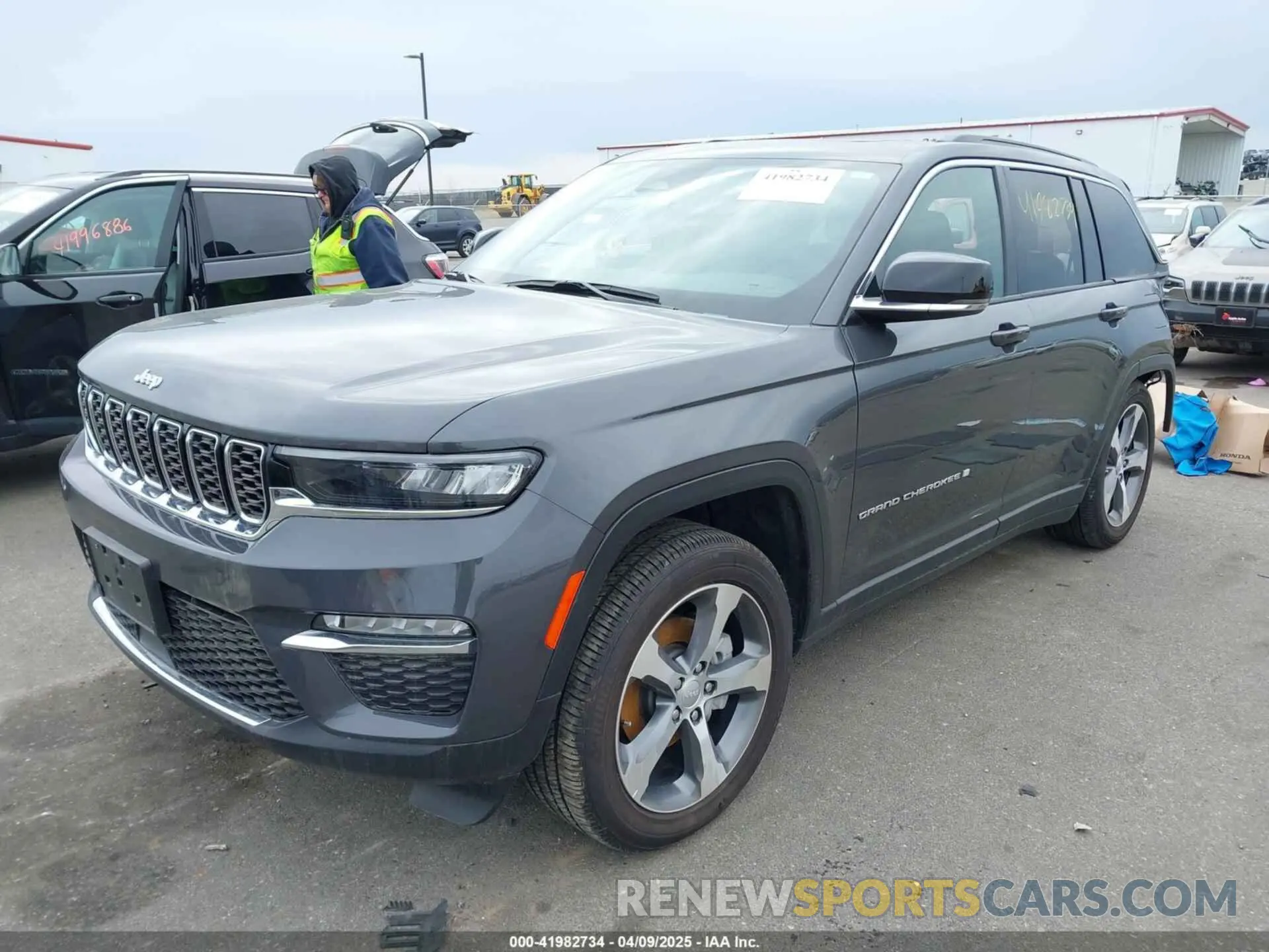 2 Photograph of a damaged car 1C4RJHBG2RC162673 JEEP GRAND CHEROKEE 2024