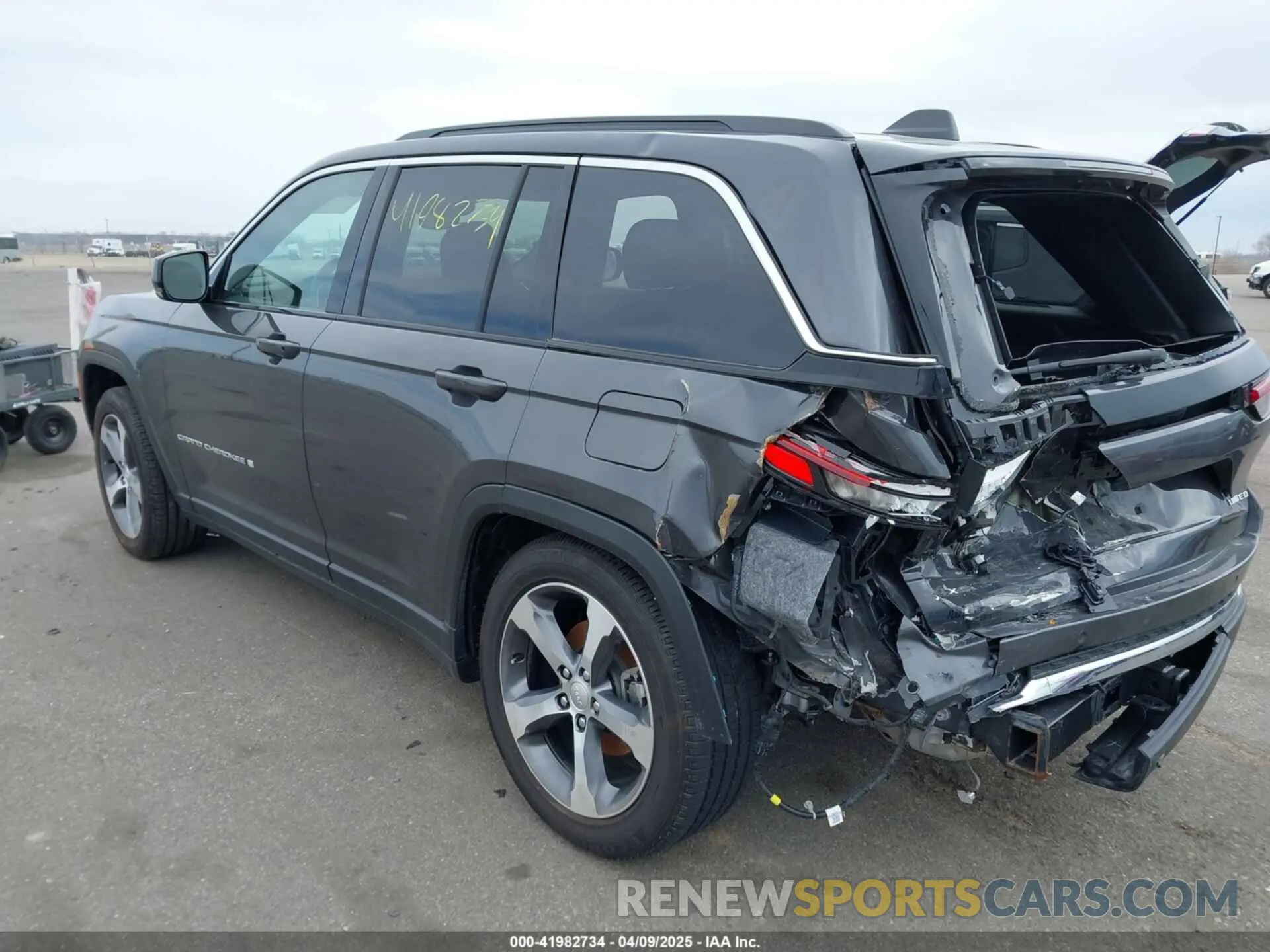3 Photograph of a damaged car 1C4RJHBG2RC162673 JEEP GRAND CHEROKEE 2024