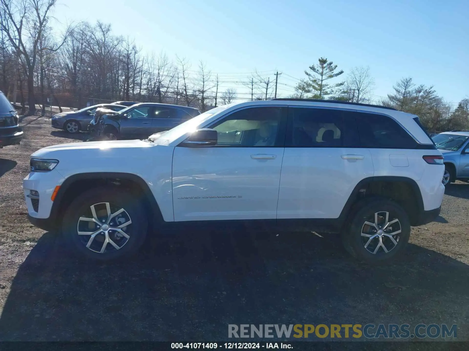 14 Photograph of a damaged car 1C4RJHBG2RC230115 JEEP GRAND CHEROKEE 2024