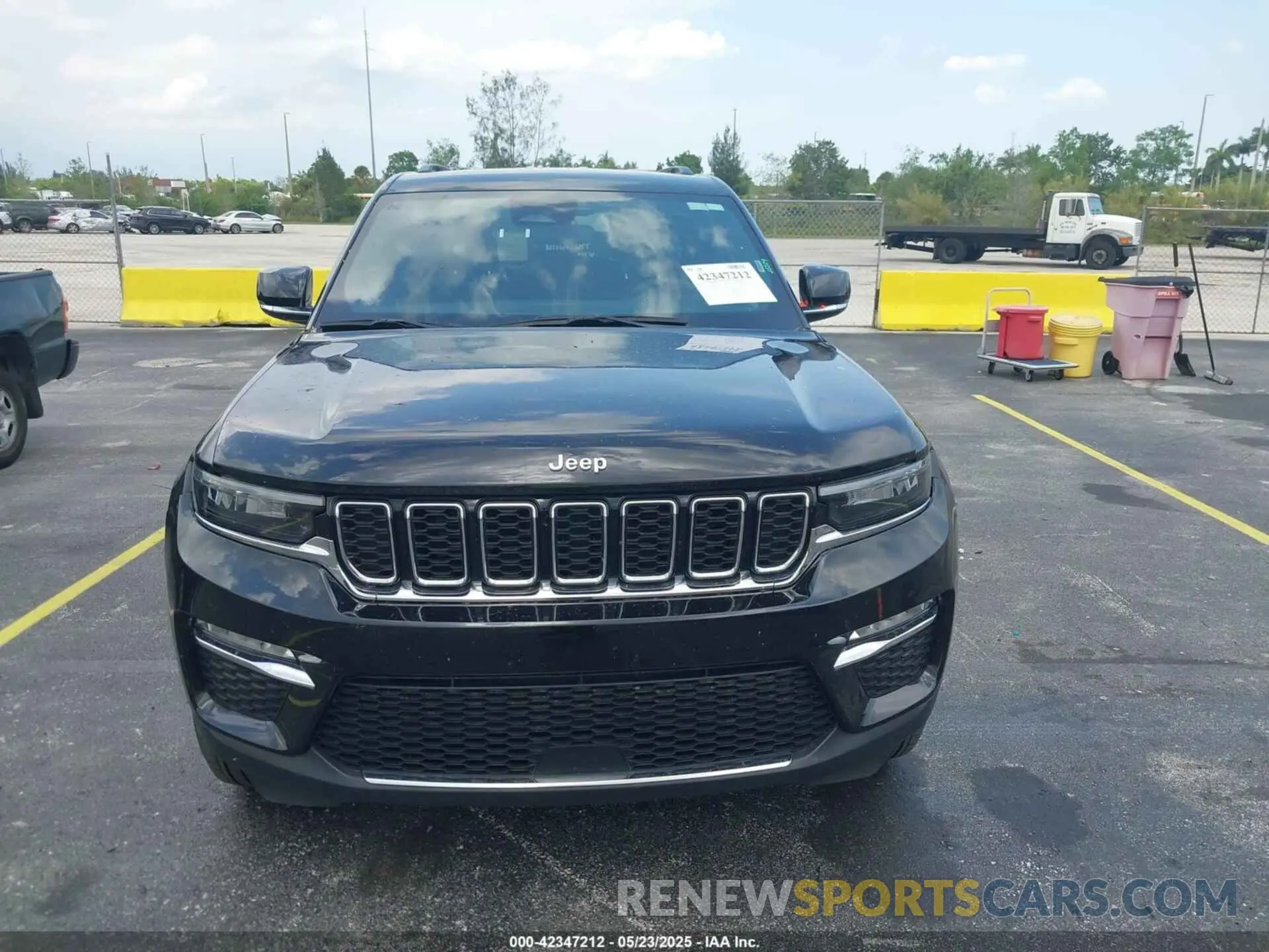12 Photograph of a damaged car 1C4RJHBG3R8507115 JEEP GRAND CHEROKEE 2024