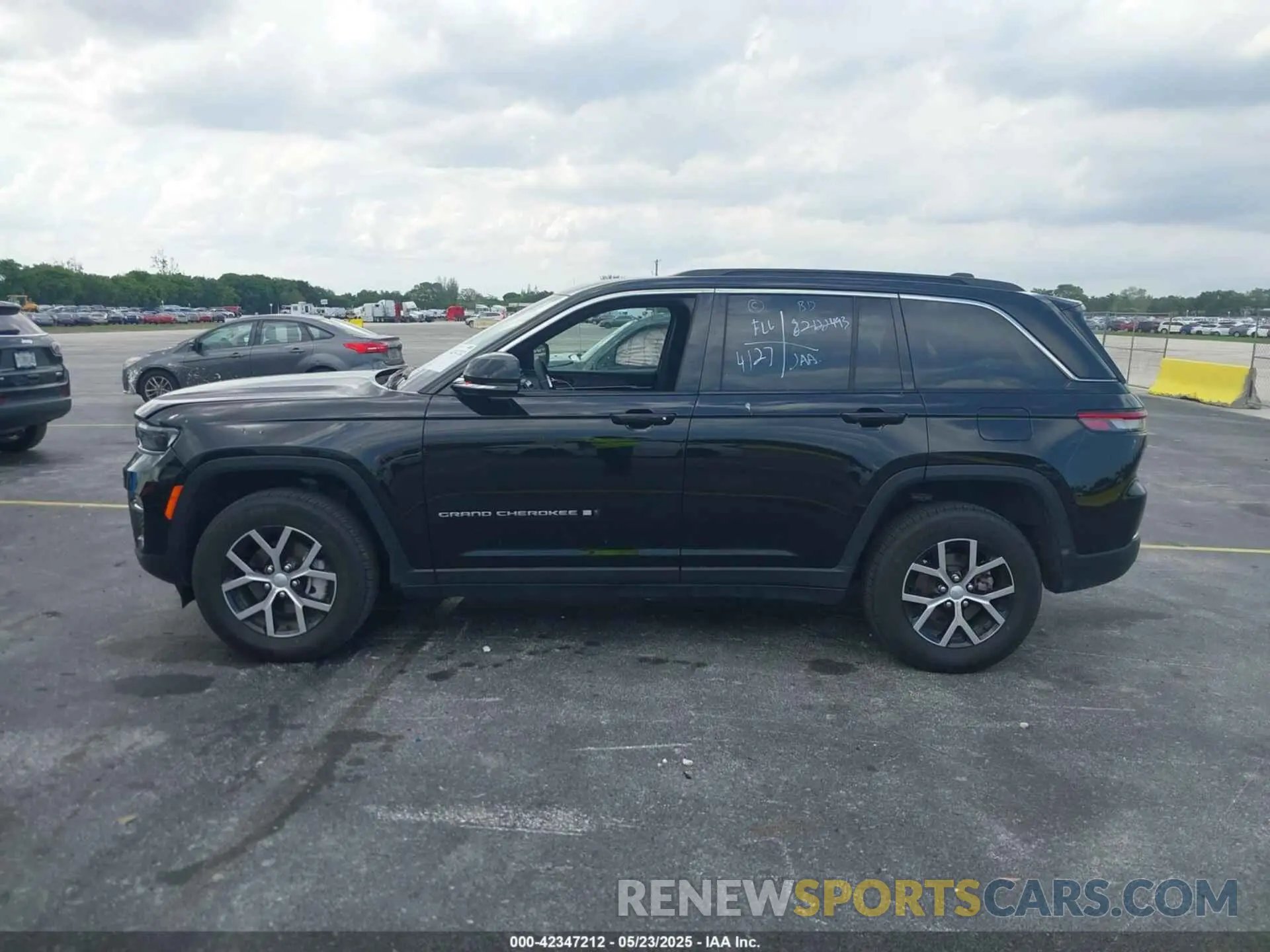 14 Photograph of a damaged car 1C4RJHBG3R8507115 JEEP GRAND CHEROKEE 2024