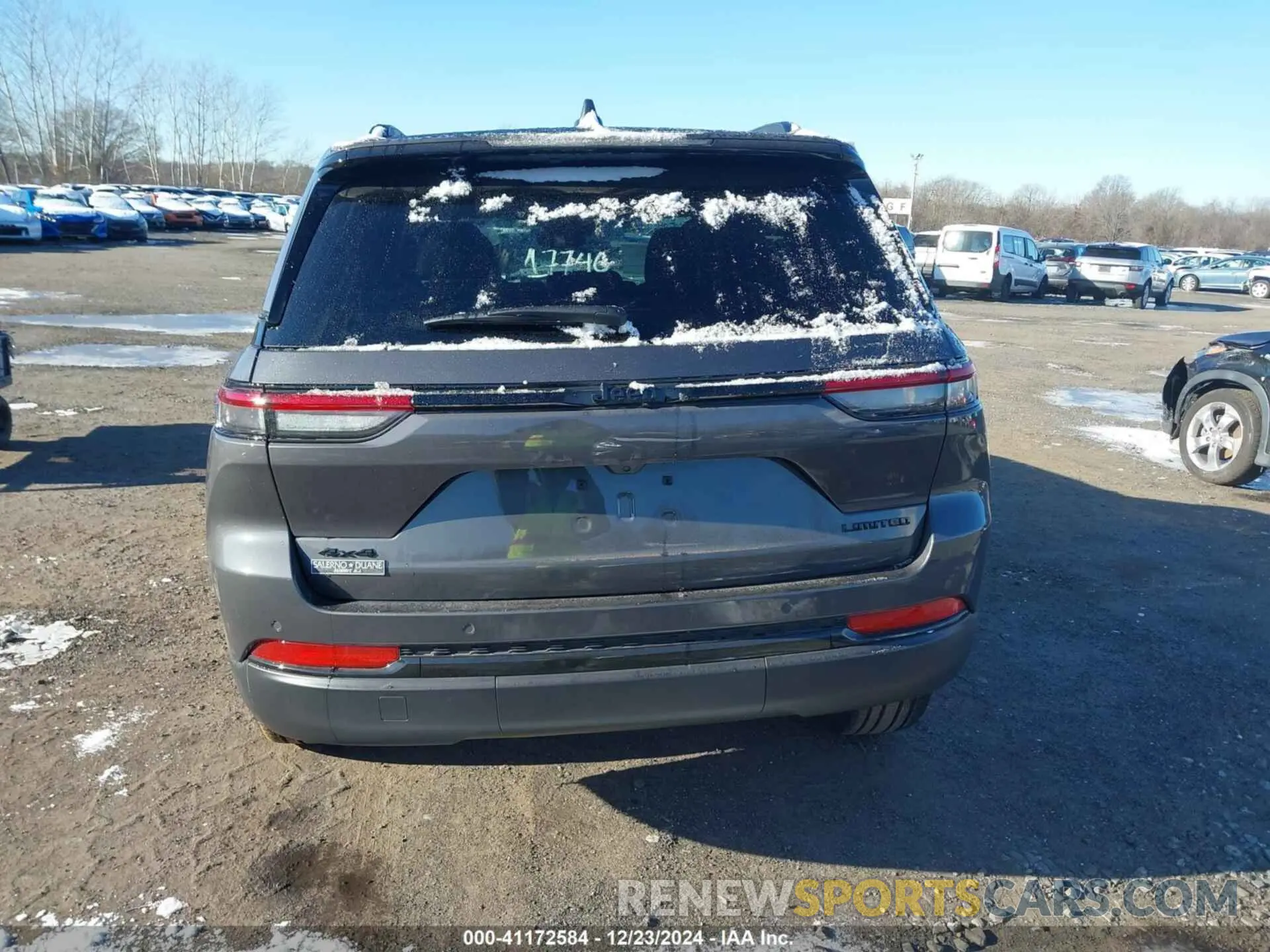 17 Photograph of a damaged car 1C4RJHBG3R8586947 JEEP GRAND CHEROKEE 2024