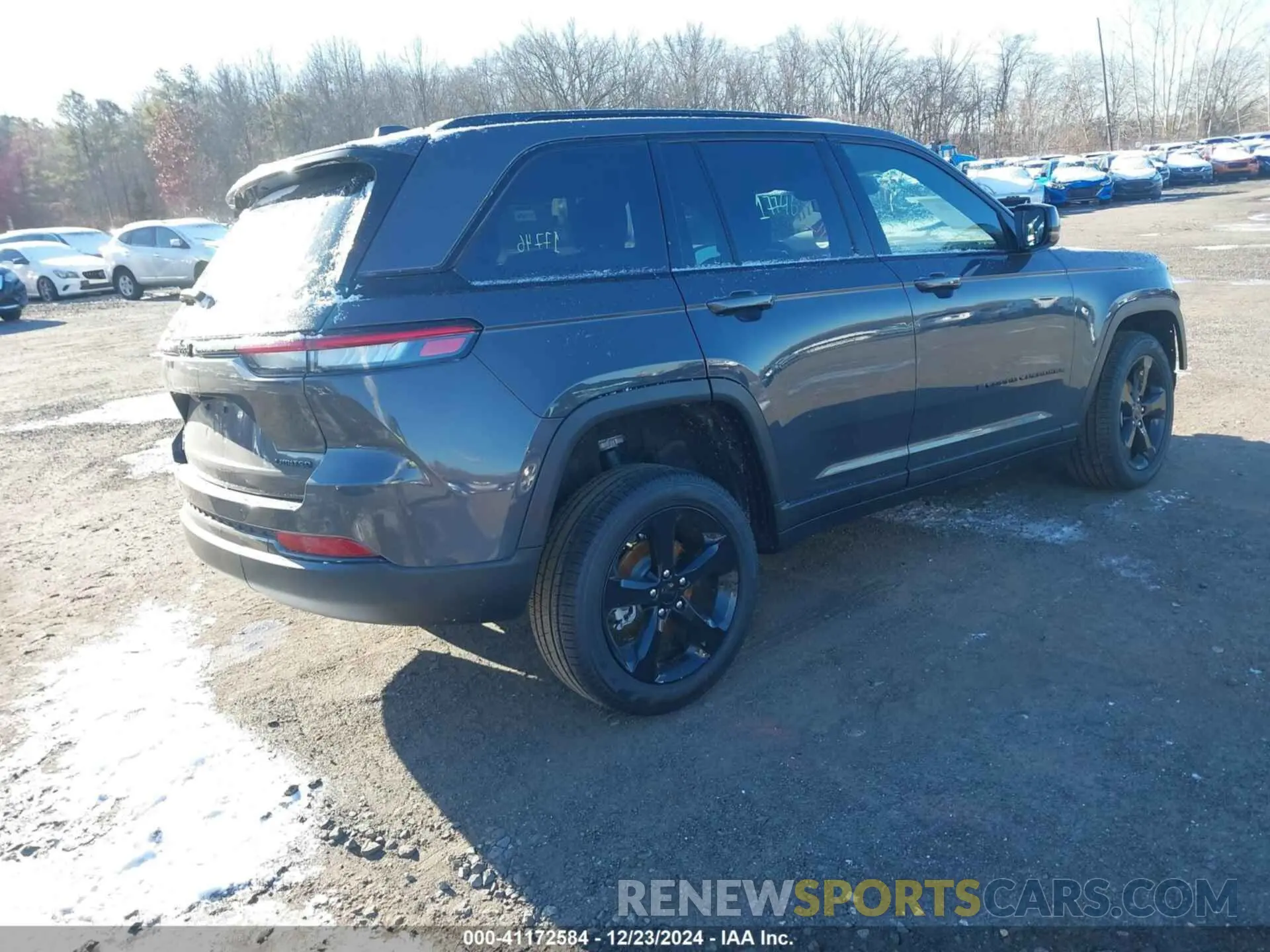 4 Photograph of a damaged car 1C4RJHBG3R8586947 JEEP GRAND CHEROKEE 2024