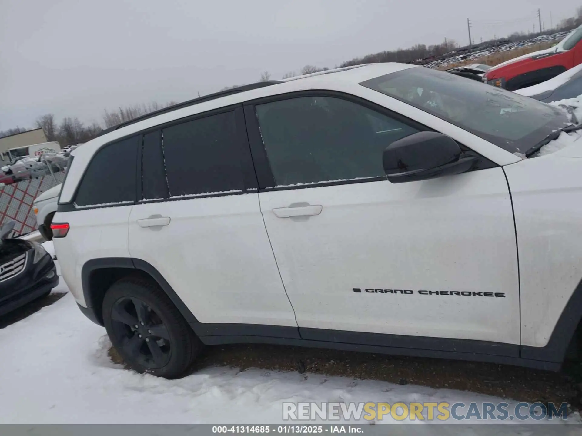 13 Photograph of a damaged car 1C4RJHBG5RC223711 JEEP GRAND CHEROKEE 2024