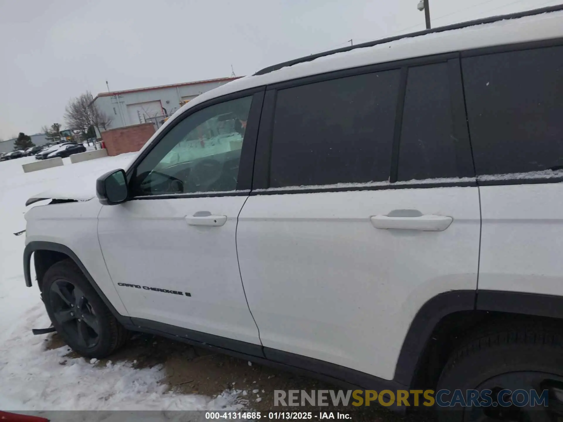 14 Photograph of a damaged car 1C4RJHBG5RC223711 JEEP GRAND CHEROKEE 2024