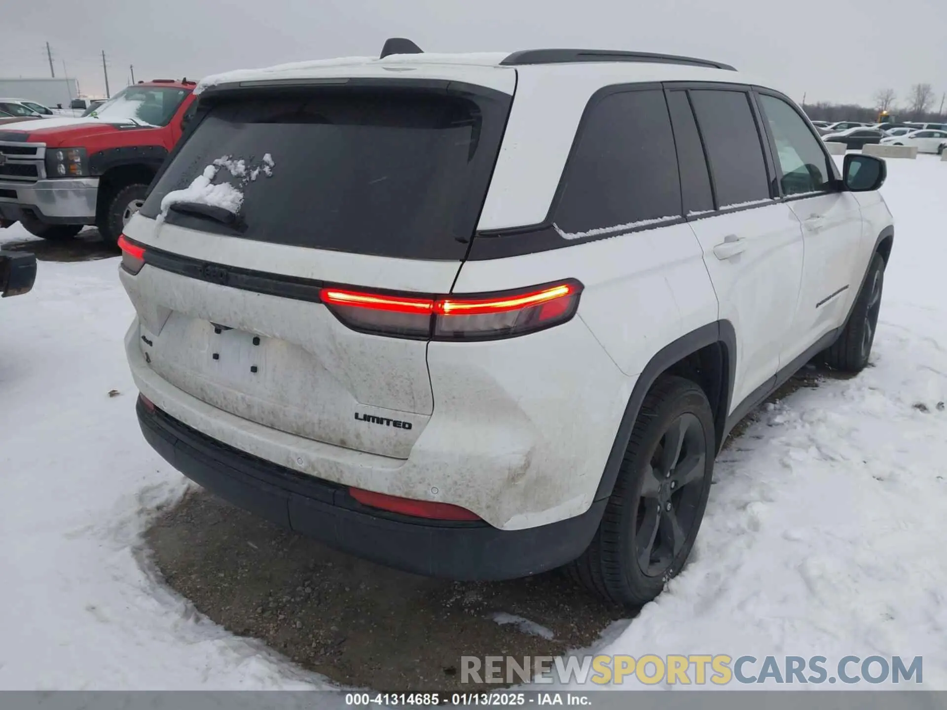 4 Photograph of a damaged car 1C4RJHBG5RC223711 JEEP GRAND CHEROKEE 2024